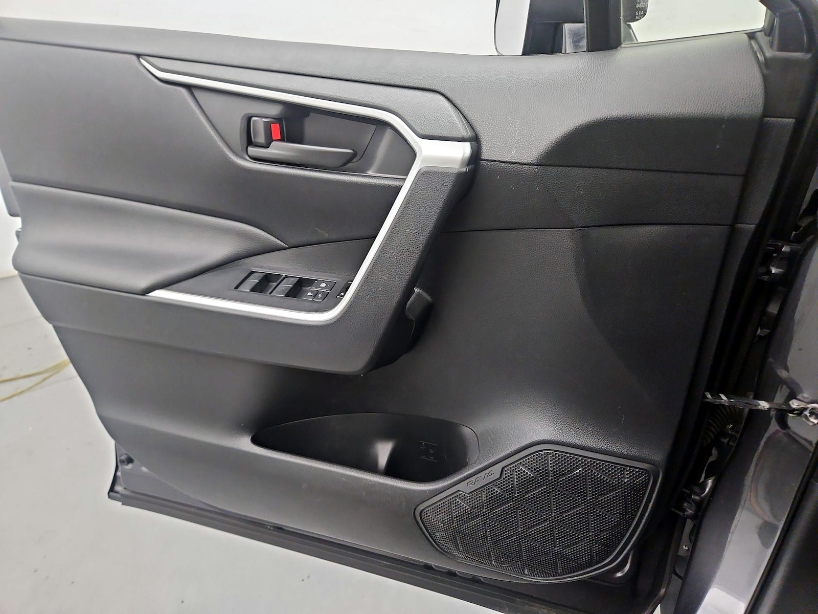 2019 Toyota RAV4 LE - Photo 13