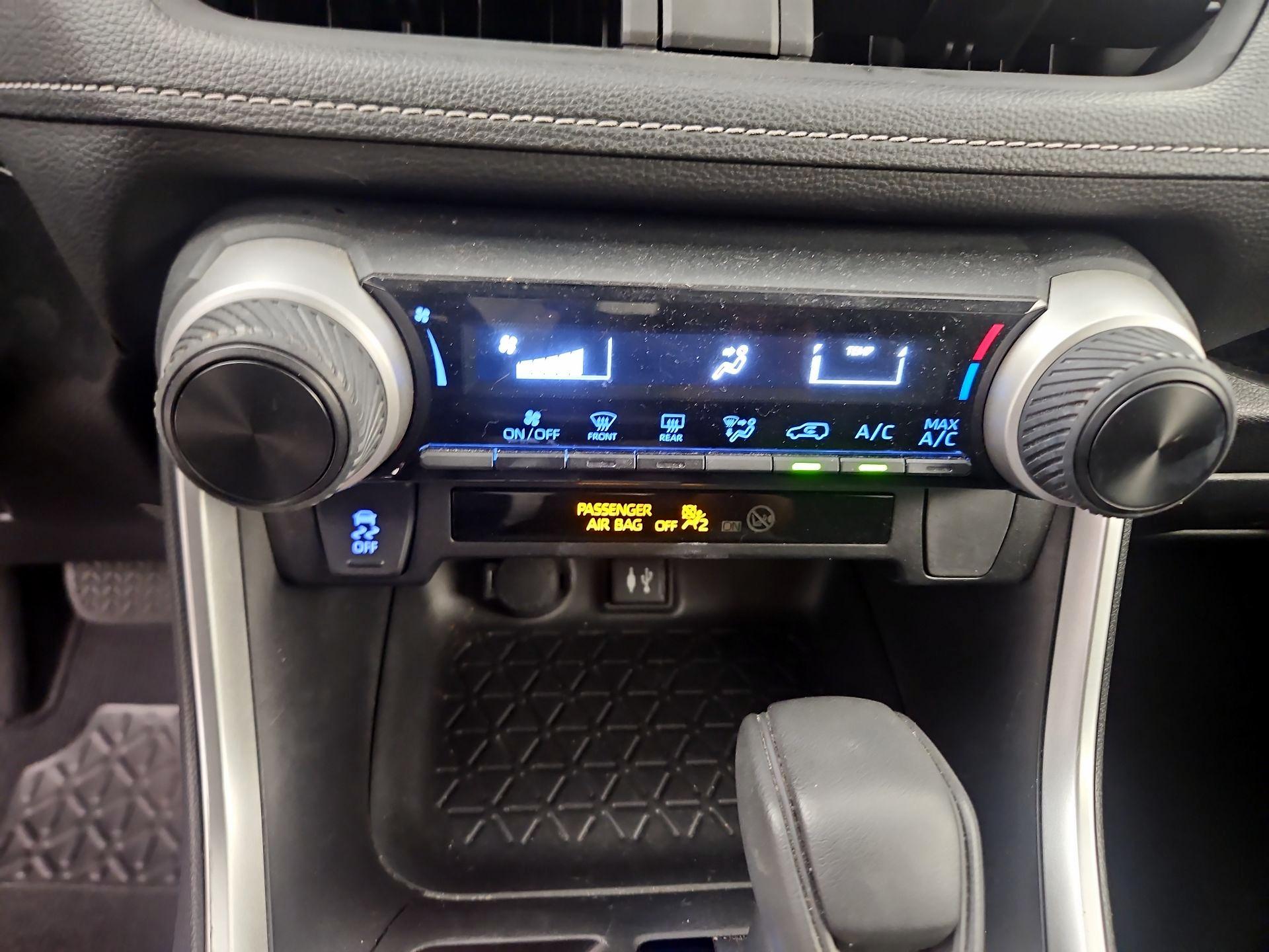 Thumbnail: 2019 Toyota RAV4 - 16