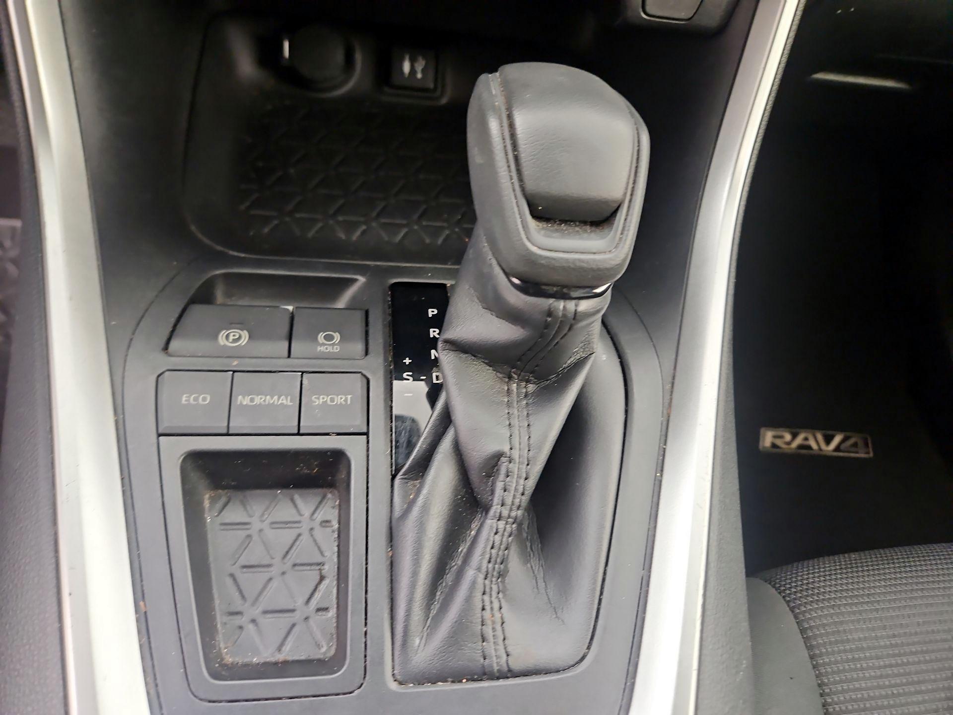 Thumbnail: 2019 Toyota RAV4 - 17