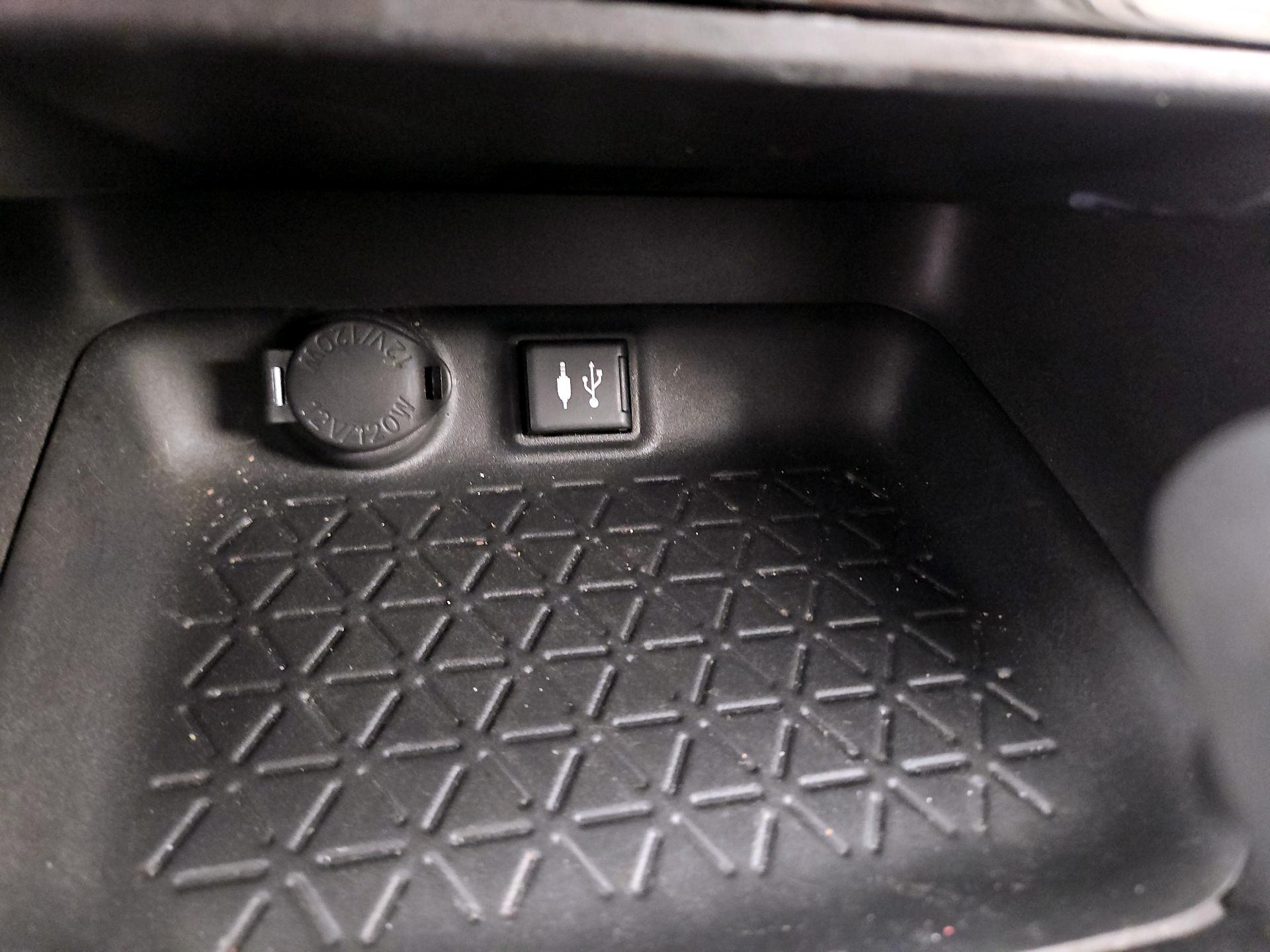 Thumbnail: 2019 Toyota RAV4 - 18