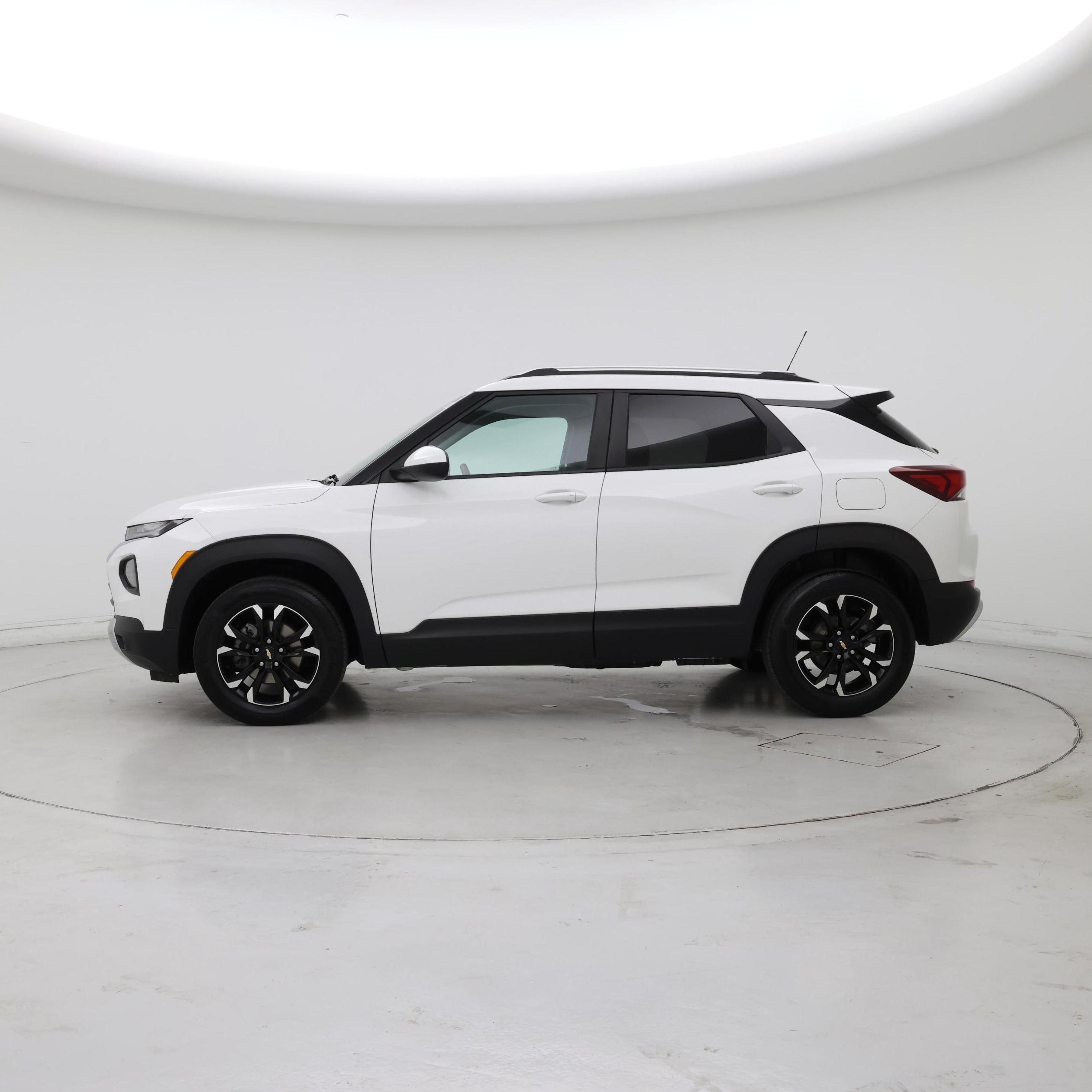 Thumbnail: 2023 Chevrolet TrailBlazer - 3