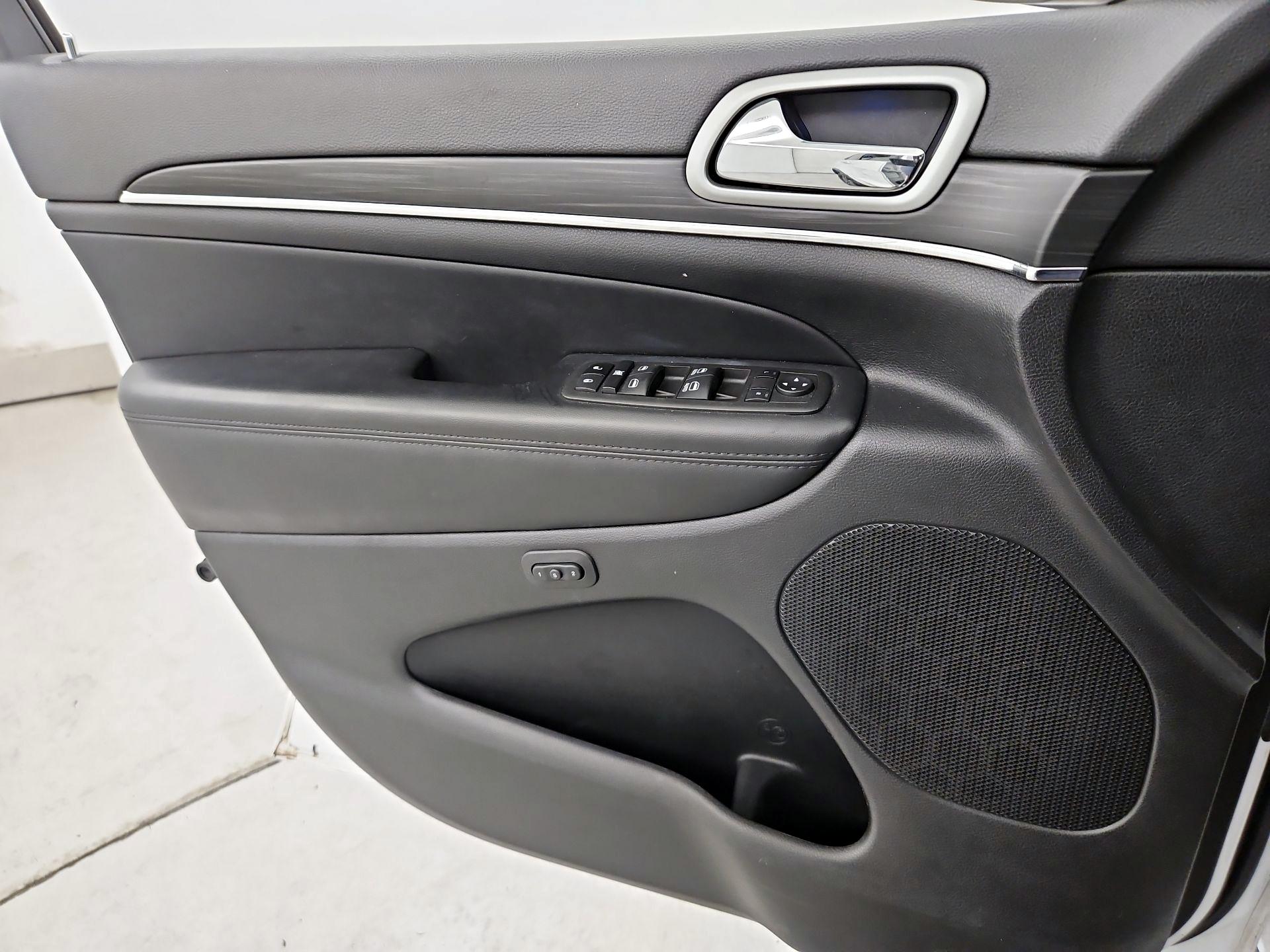Thumbnail: 2021 Jeep Grand Cherokee - 12
