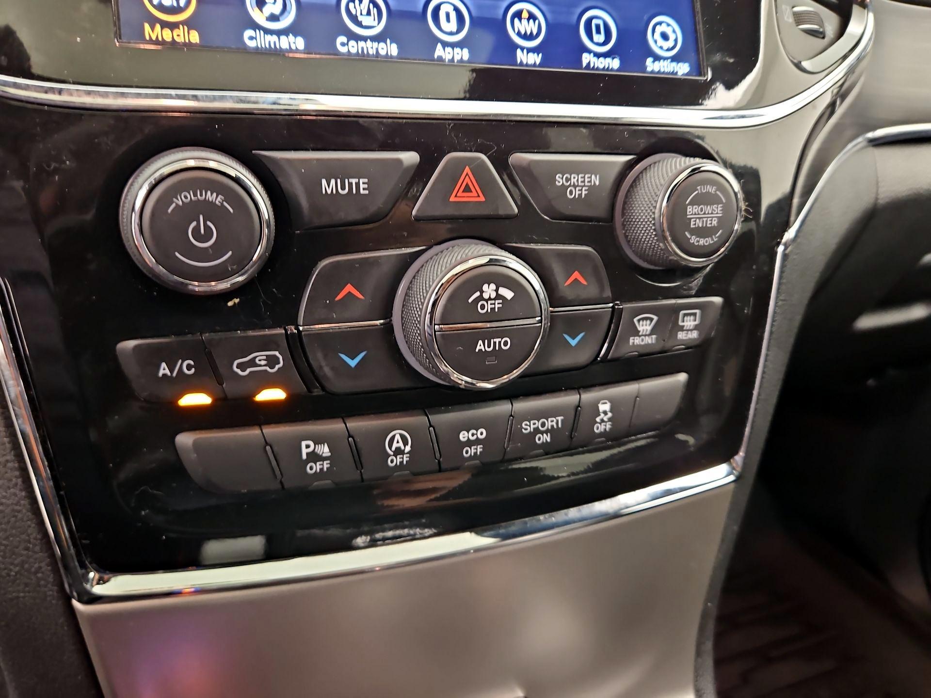 Thumbnail: 2021 Jeep Grand Cherokee - 17