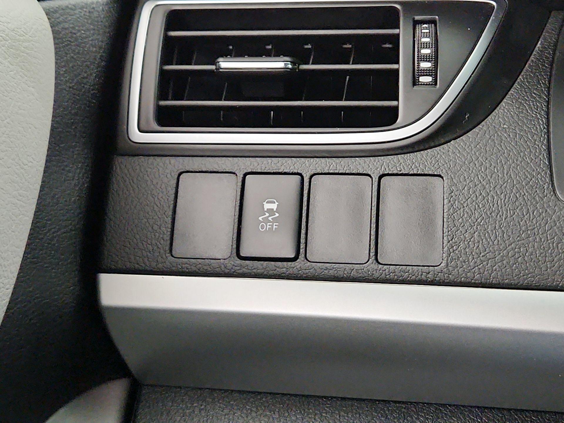 Thumbnail: 2015 Toyota Camry - 13