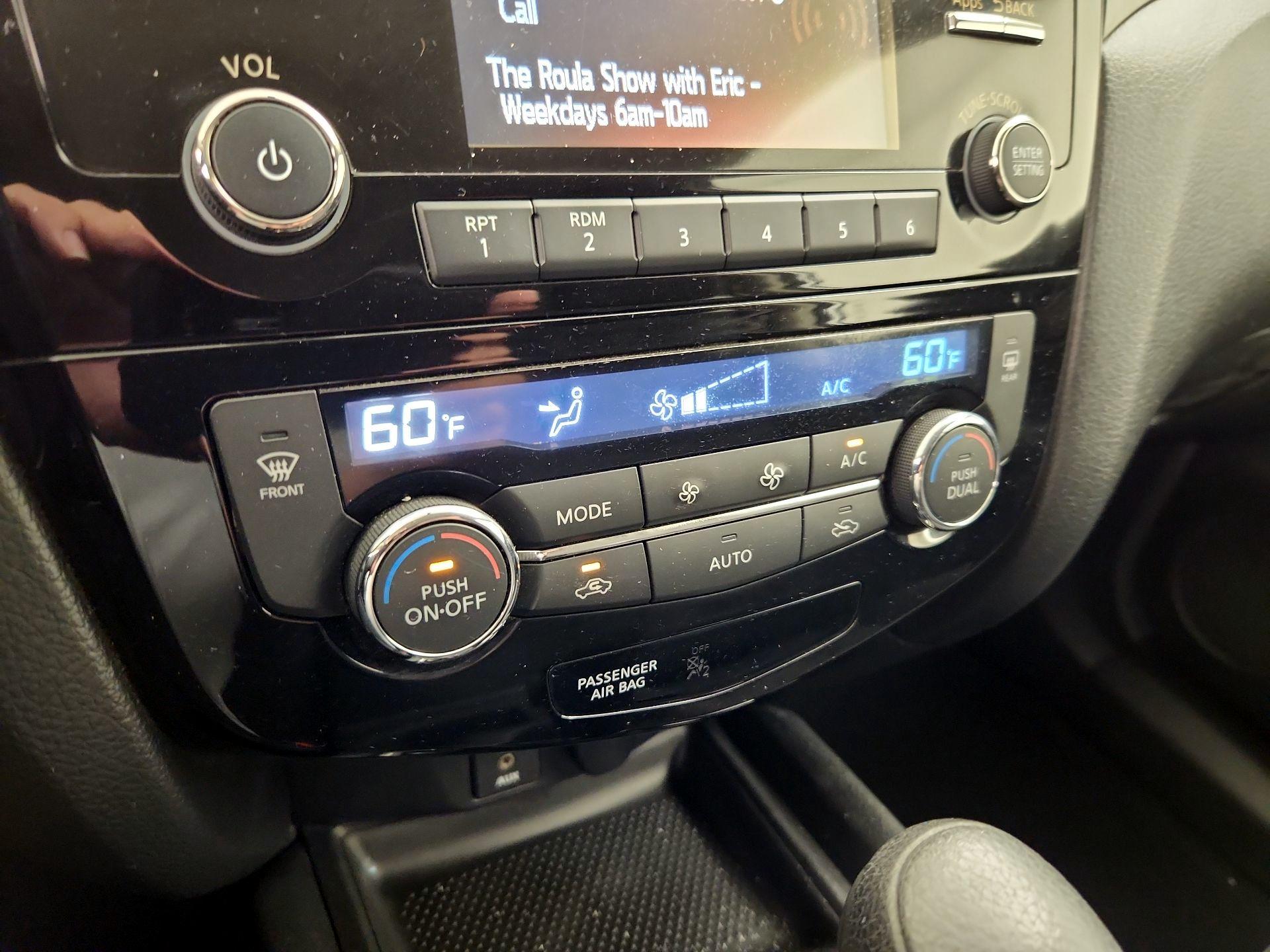 Thumbnail: 2015 Nissan Rogue - 16