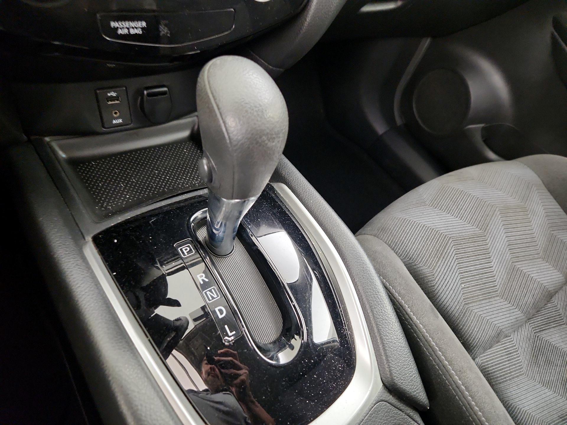 Thumbnail: 2015 Nissan Rogue - 17