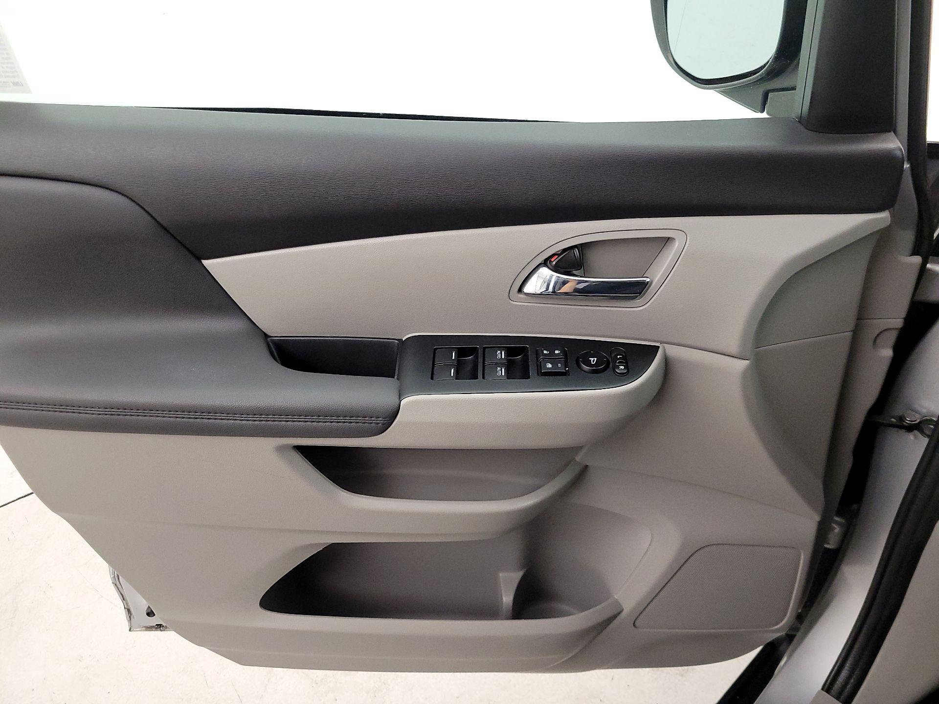 Thumbnail: 2015 Honda Odyssey - 12