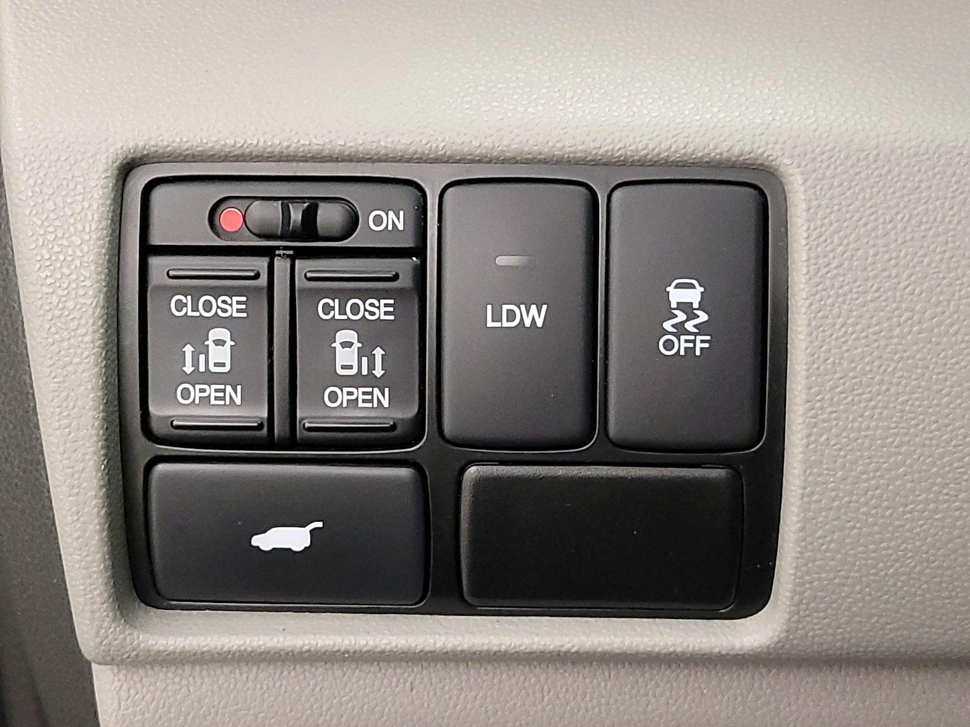 Thumbnail: 2015 Honda Odyssey - 13