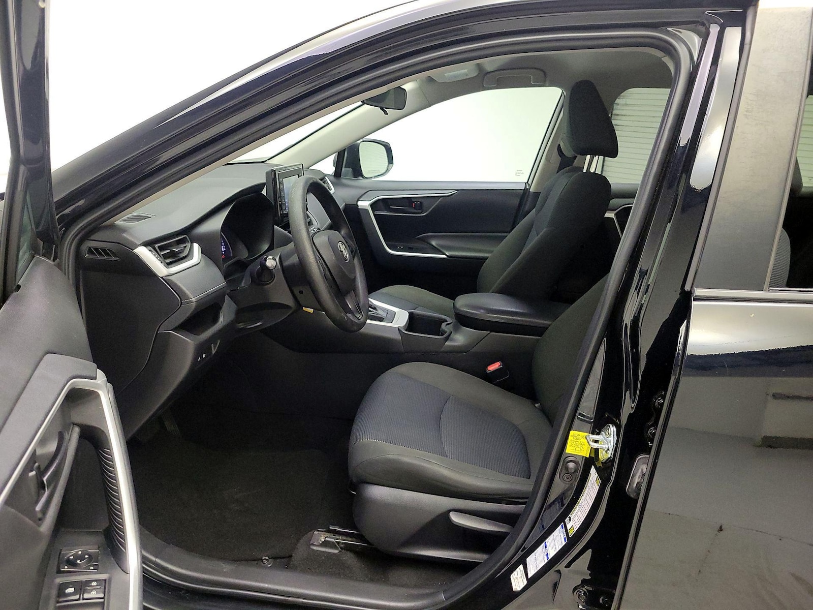2022 Toyota RAV4 LE - Photo 12