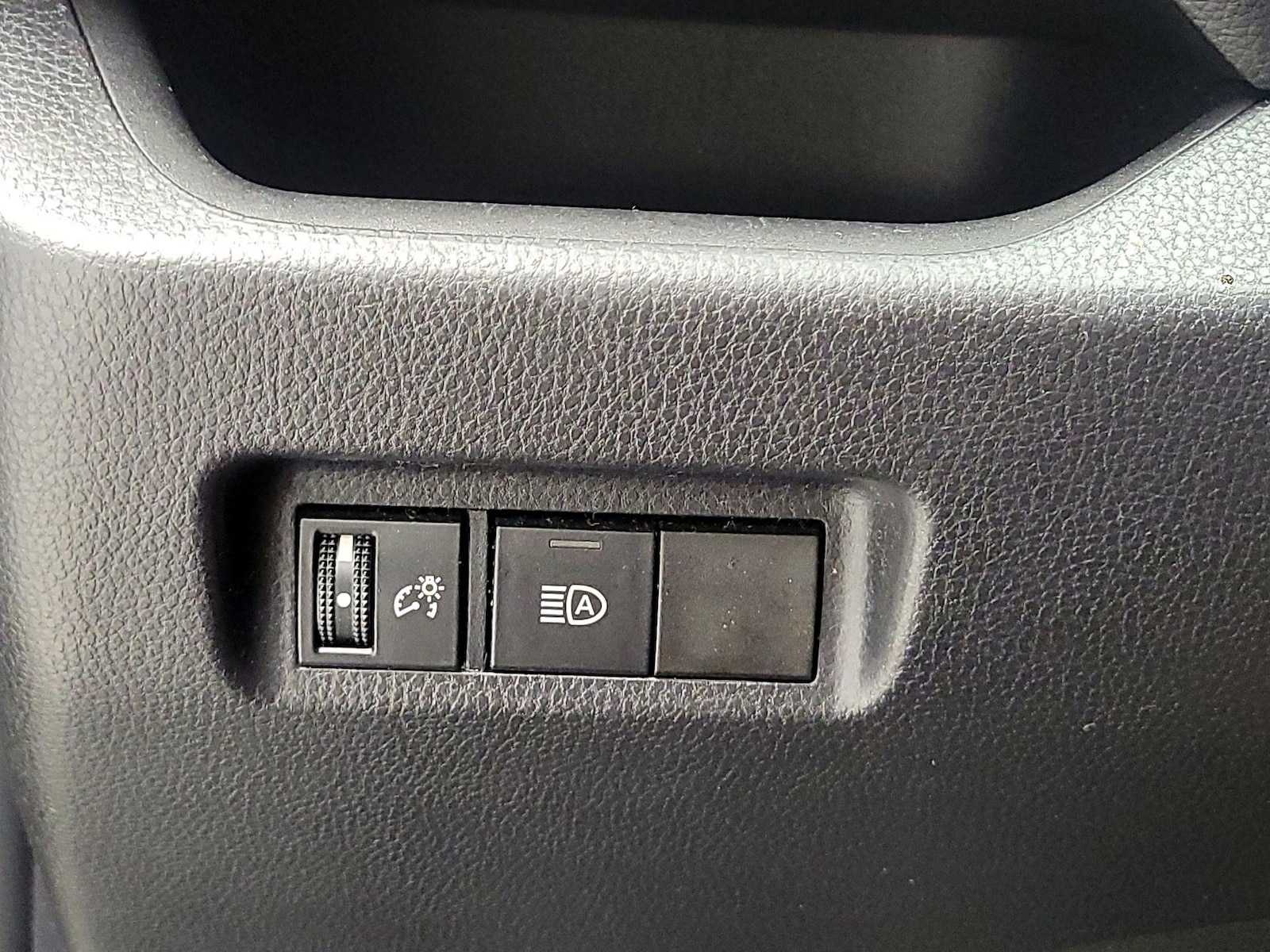 2022 Toyota RAV4 LE - Photo 14