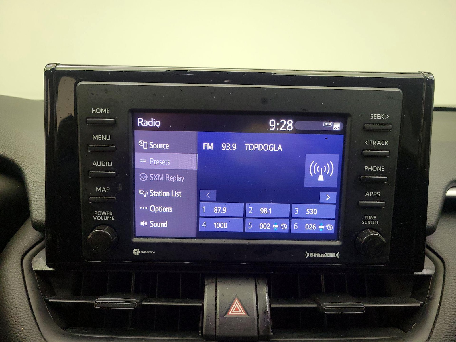 2022 Toyota RAV4 LE - Photo 16