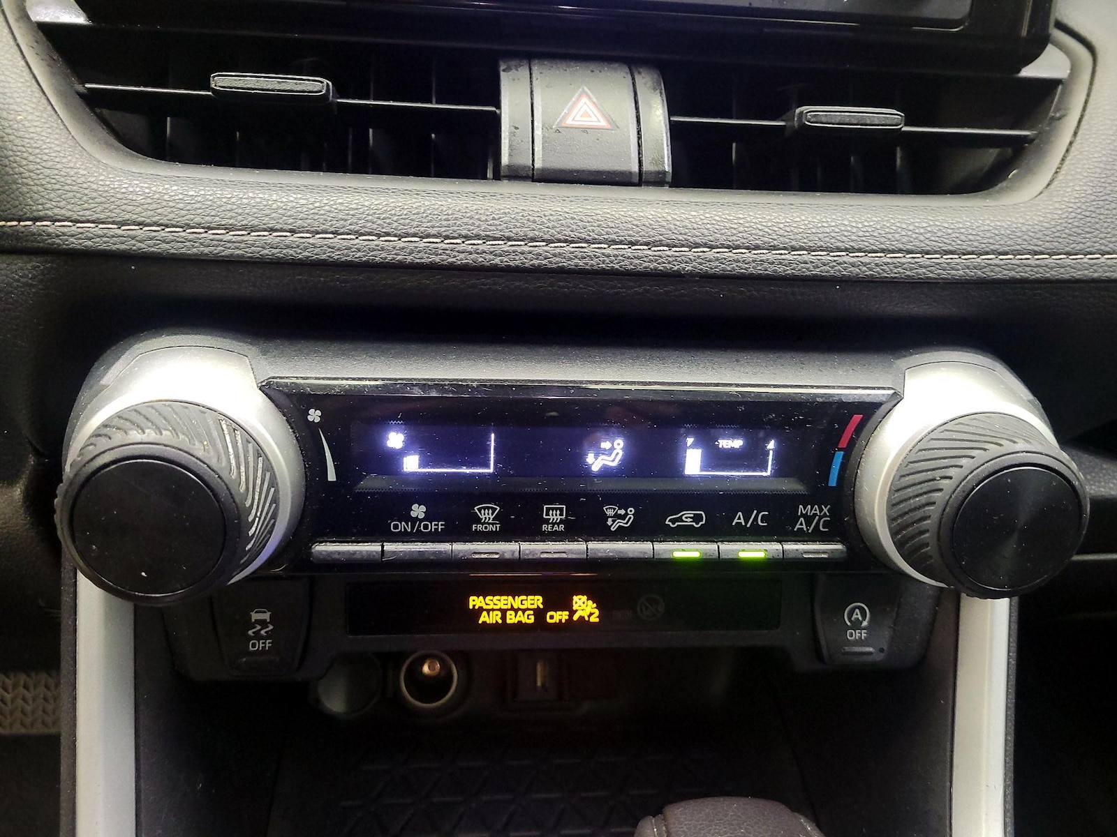 2022 Toyota RAV4 LE - Photo 17
