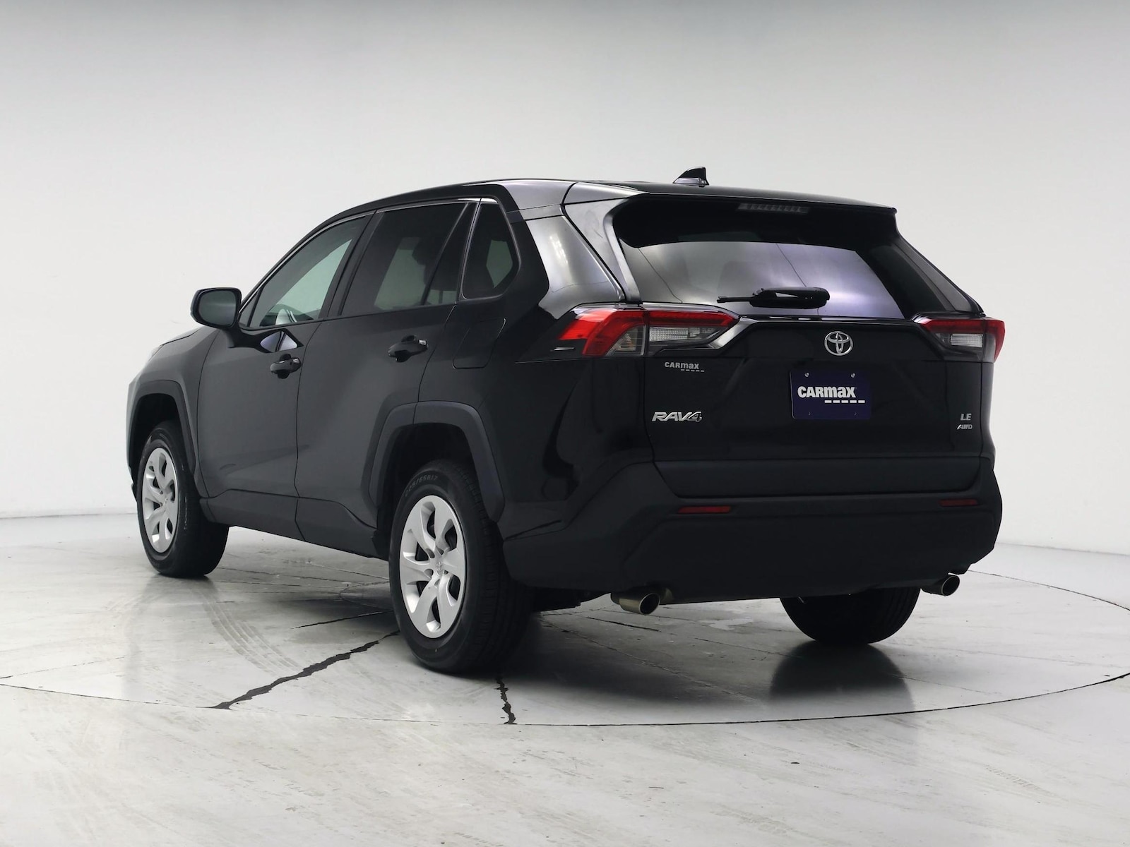 2022 Toyota RAV4 LE - Photo 3