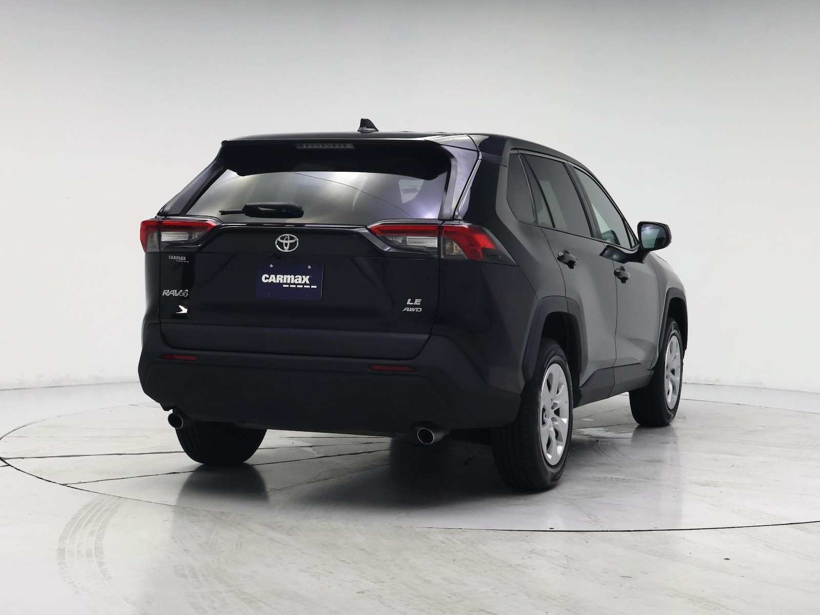 2022 Toyota RAV4 LE - Photo 9