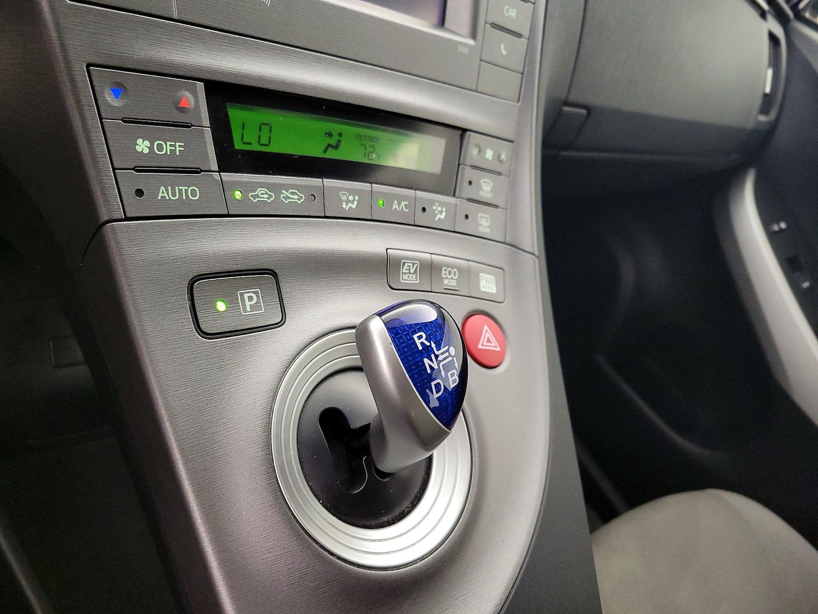 2014 Toyota Prius Three - Photo 17