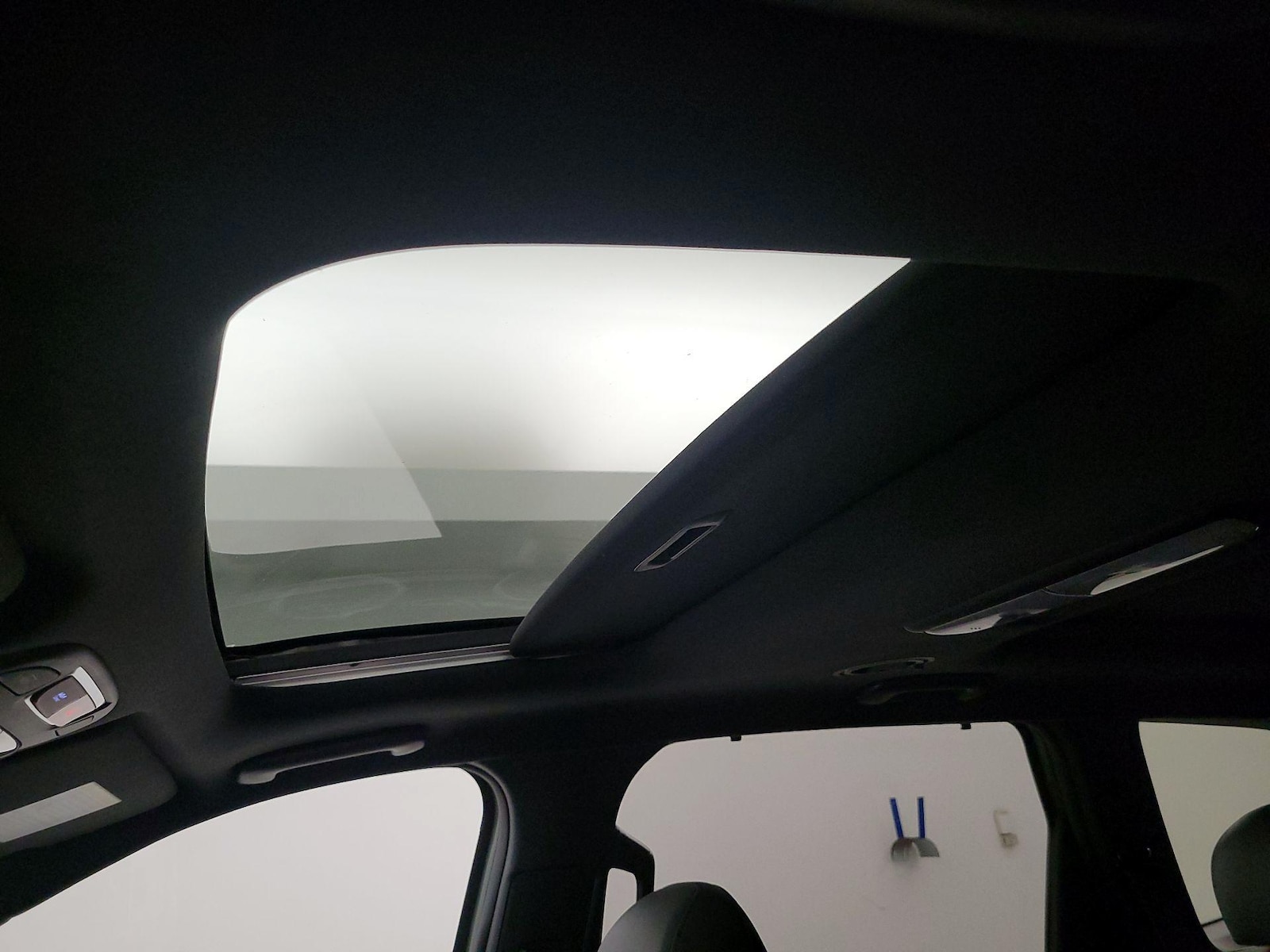 Sunroof(s) & Skylight(s)