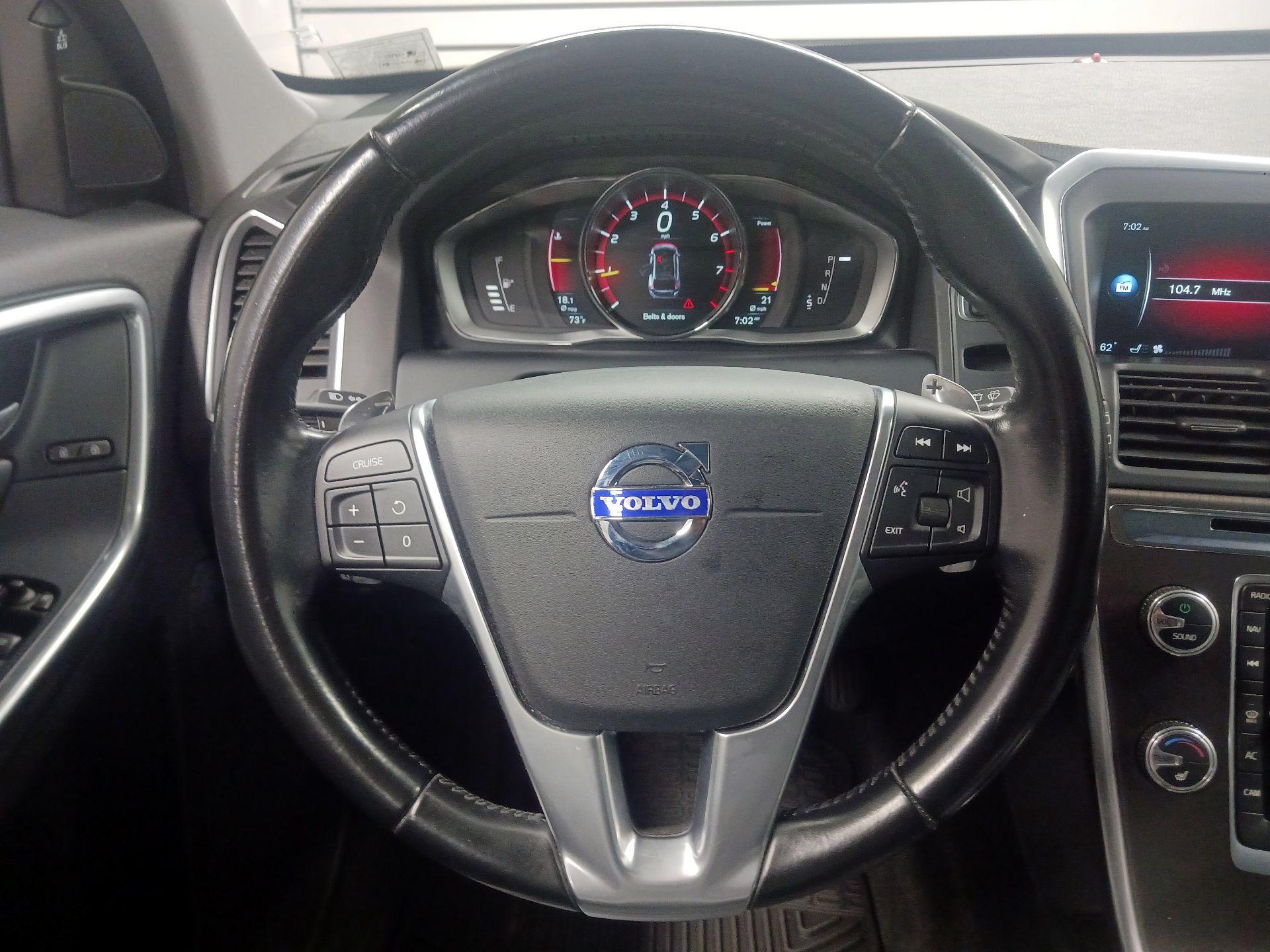 Thumbnail: 2015 Volvo XC60 - 10