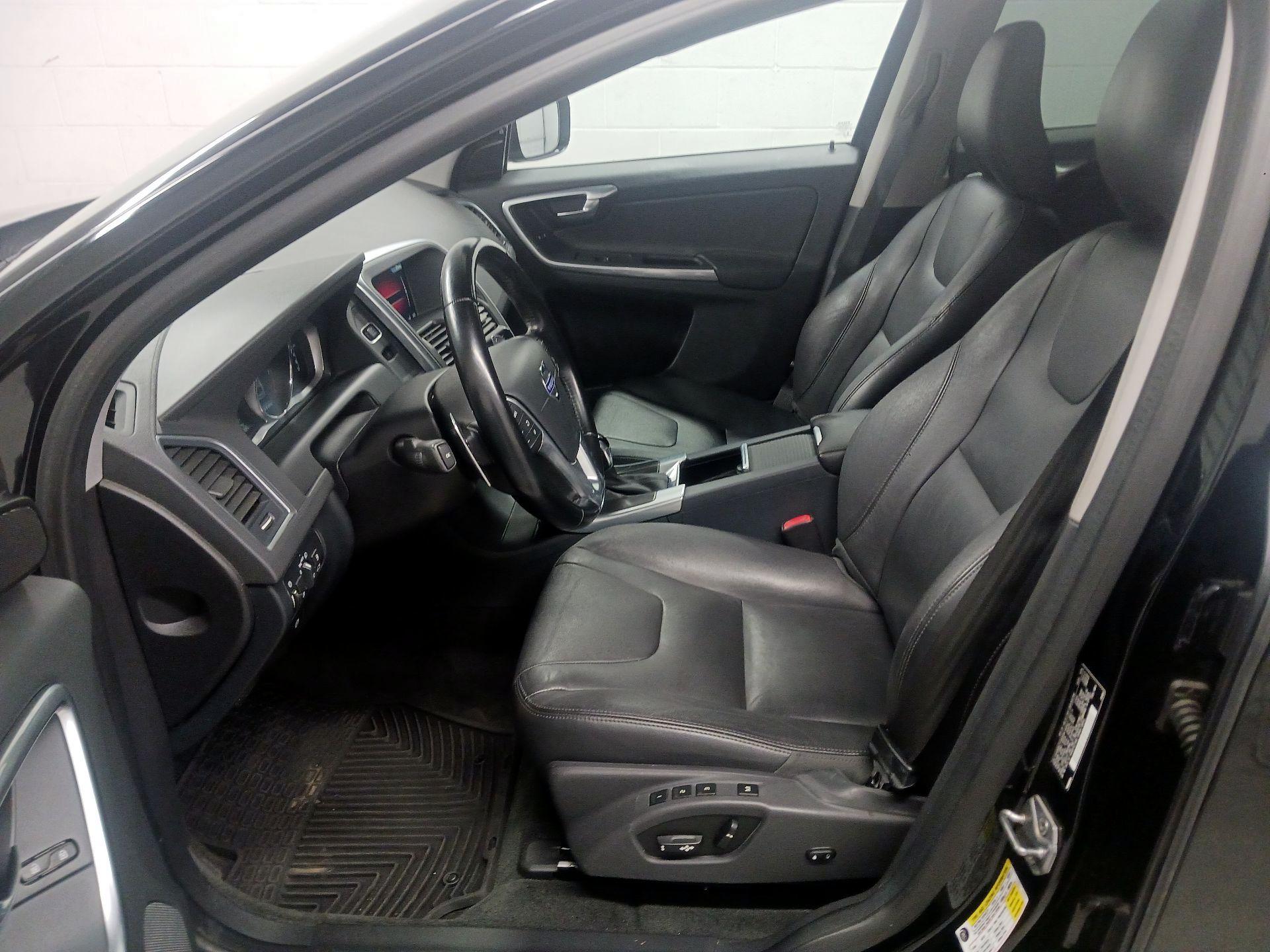 Thumbnail: 2015 Volvo XC60 - 11