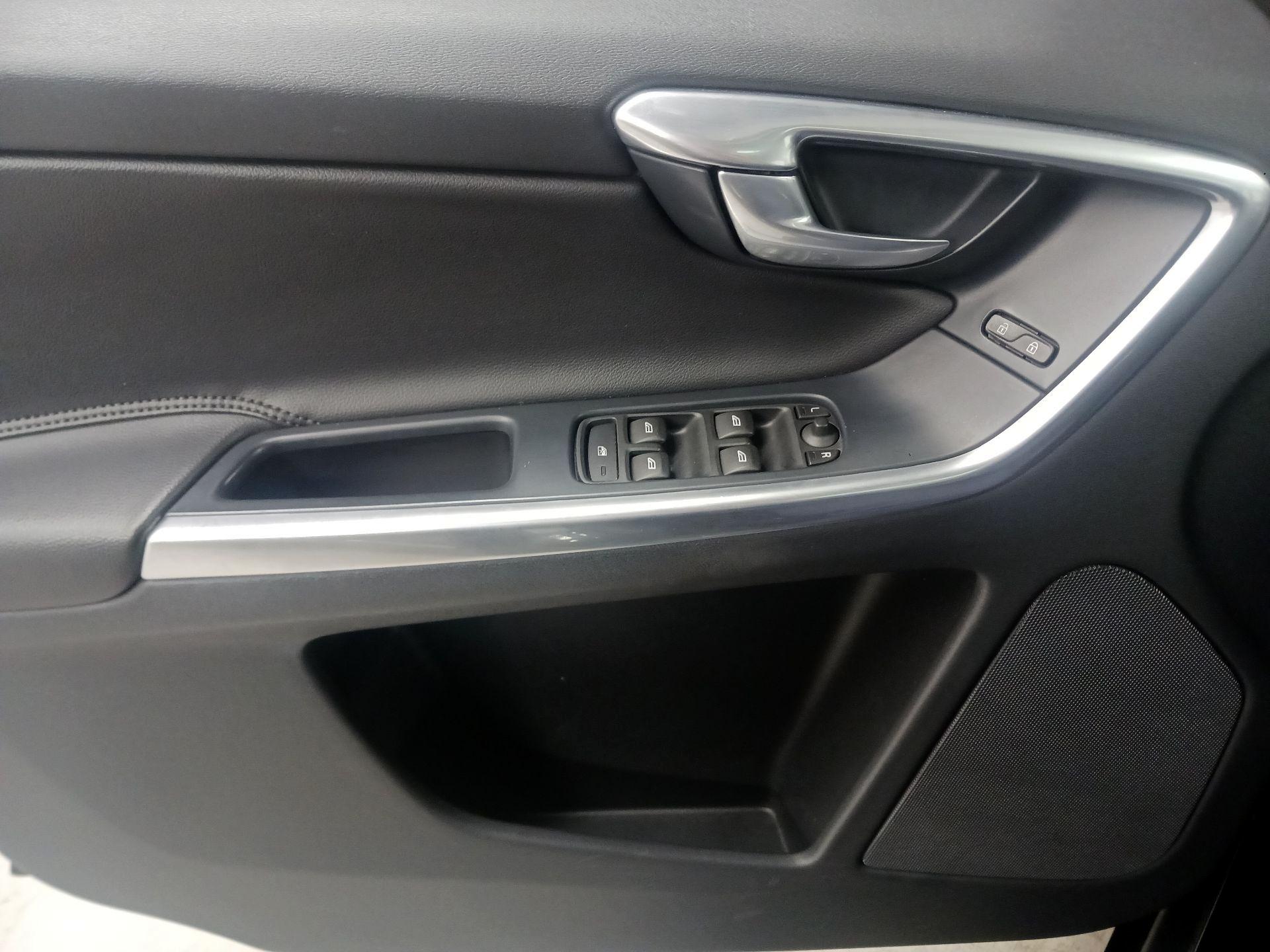Thumbnail: 2015 Volvo XC60 - 12