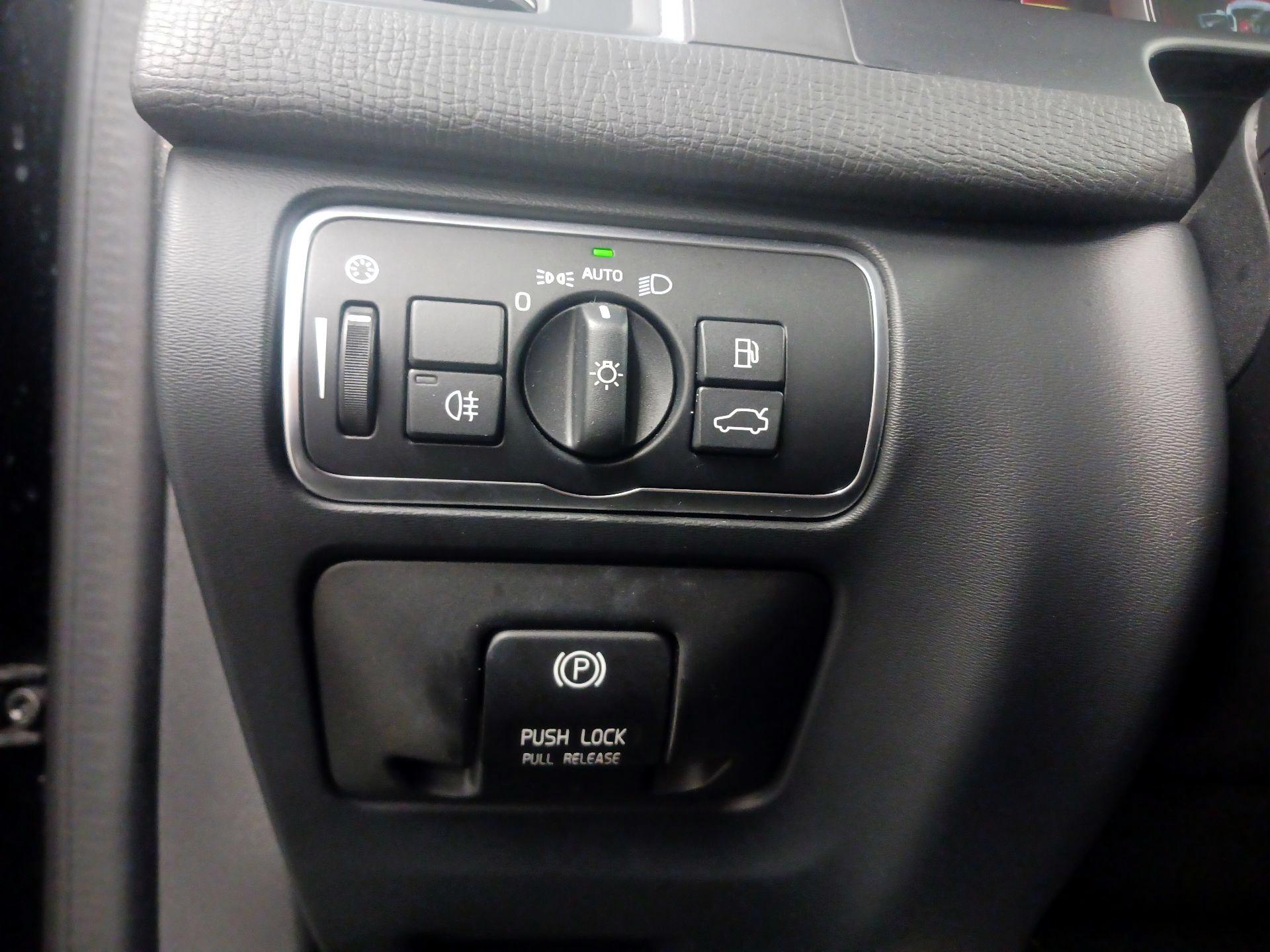 Thumbnail: 2015 Volvo XC60 - 13