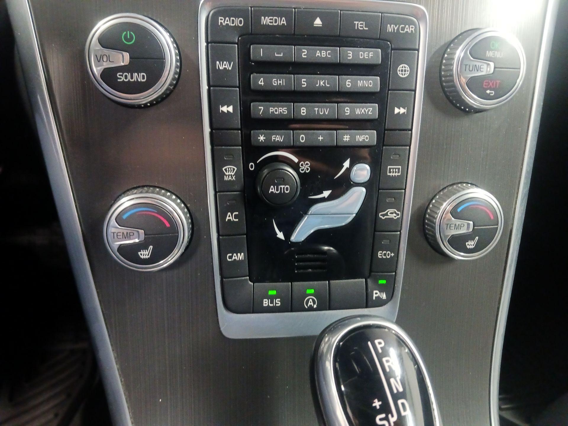 Thumbnail: 2015 Volvo XC60 - 15