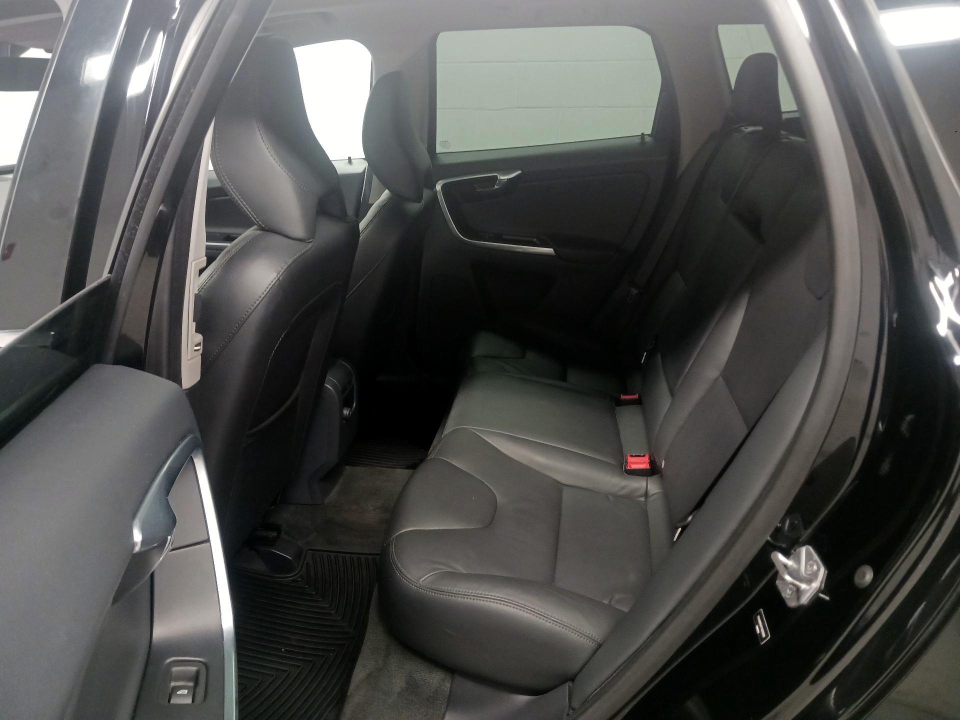 Thumbnail: 2015 Volvo XC60 - 19