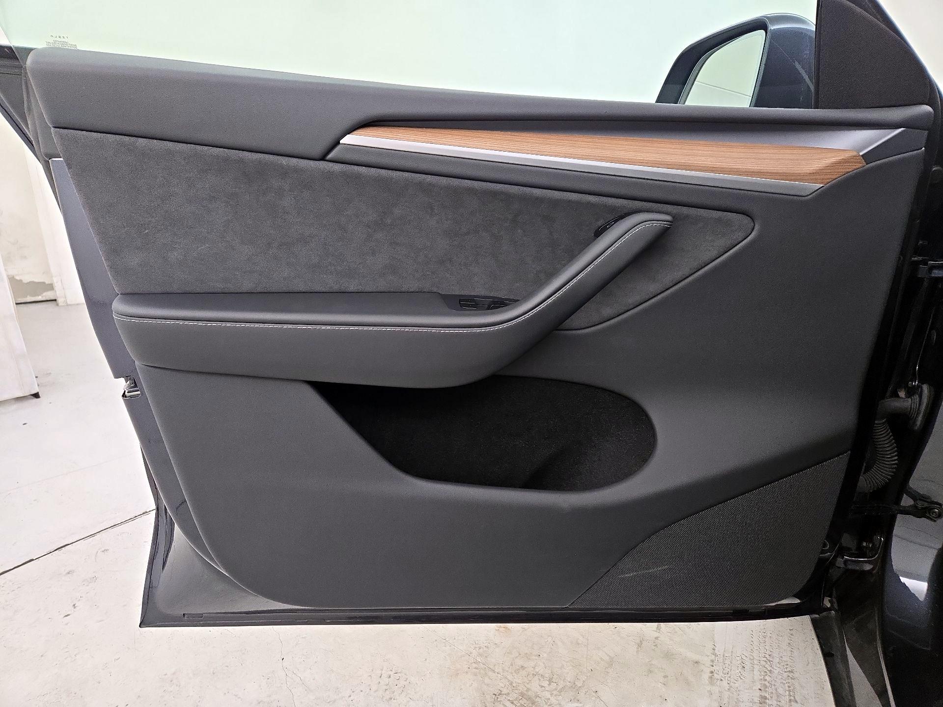 Thumbnail: 2025 Tesla Model Y - 12