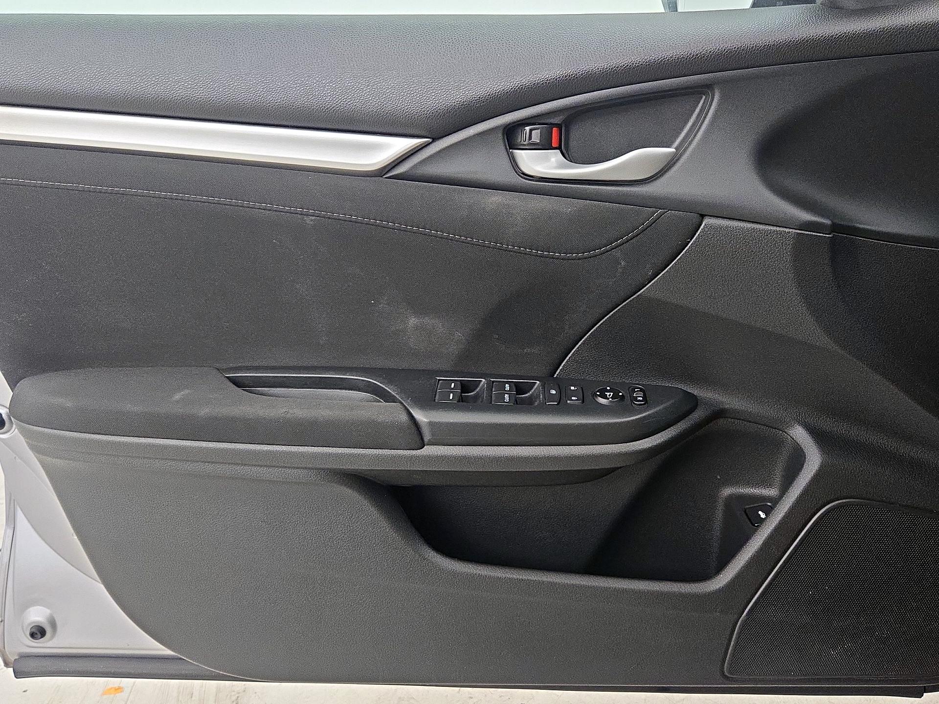 Thumbnail: 2016 Honda Civic - 12