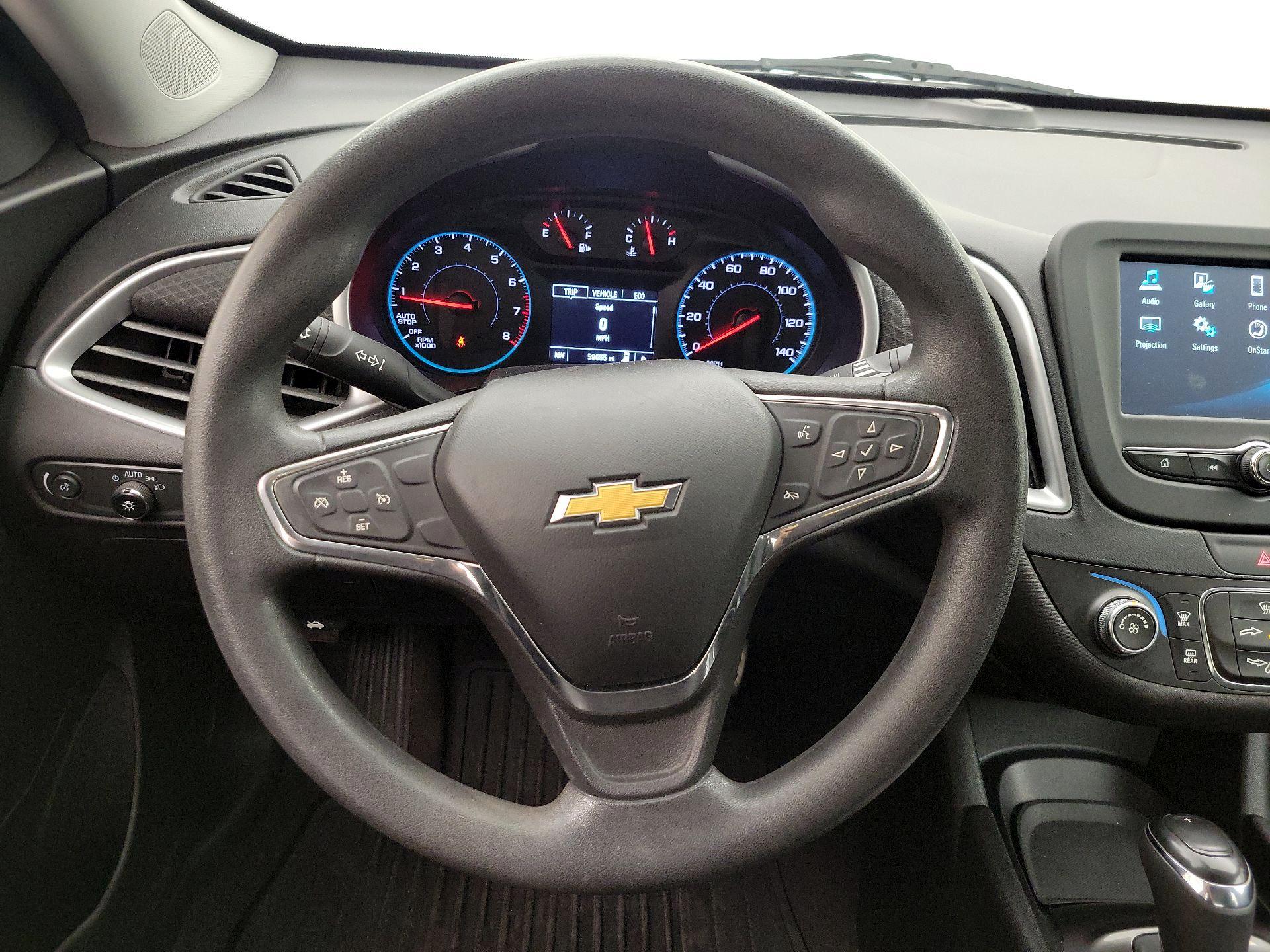 Thumbnail: 2017 Chevrolet Malibu - 10