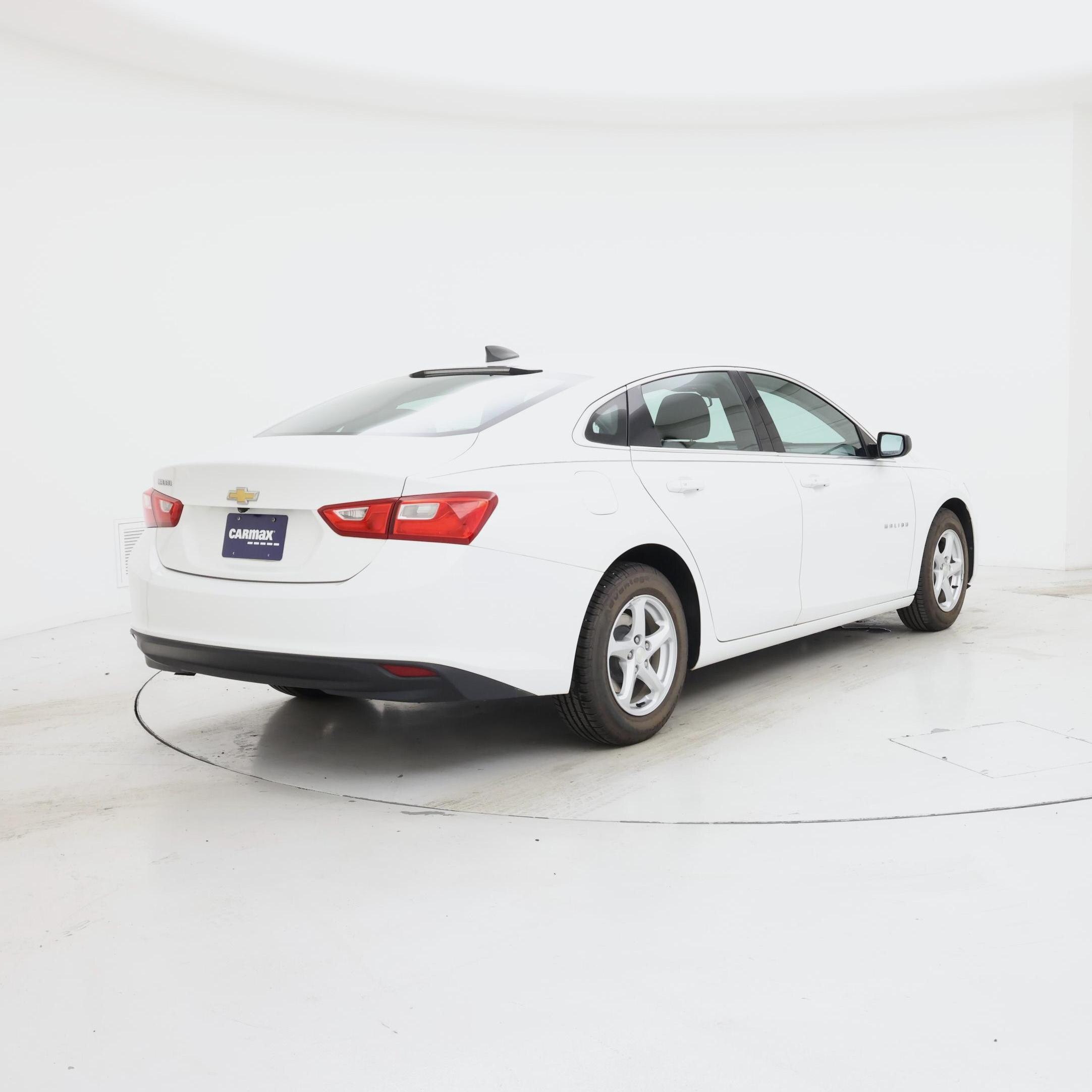 Thumbnail: 2017 Chevrolet Malibu - 8