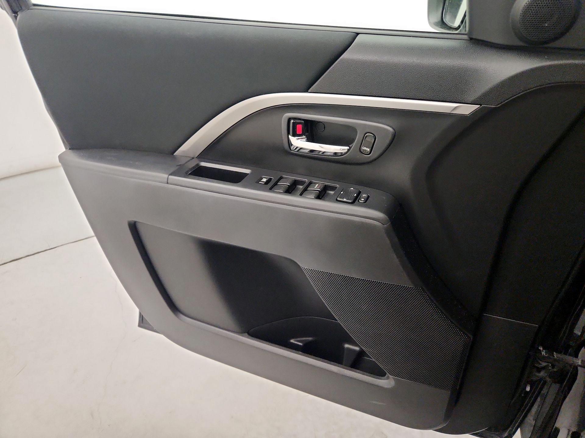 Thumbnail: 2015 Mazda Mazda5 - 12