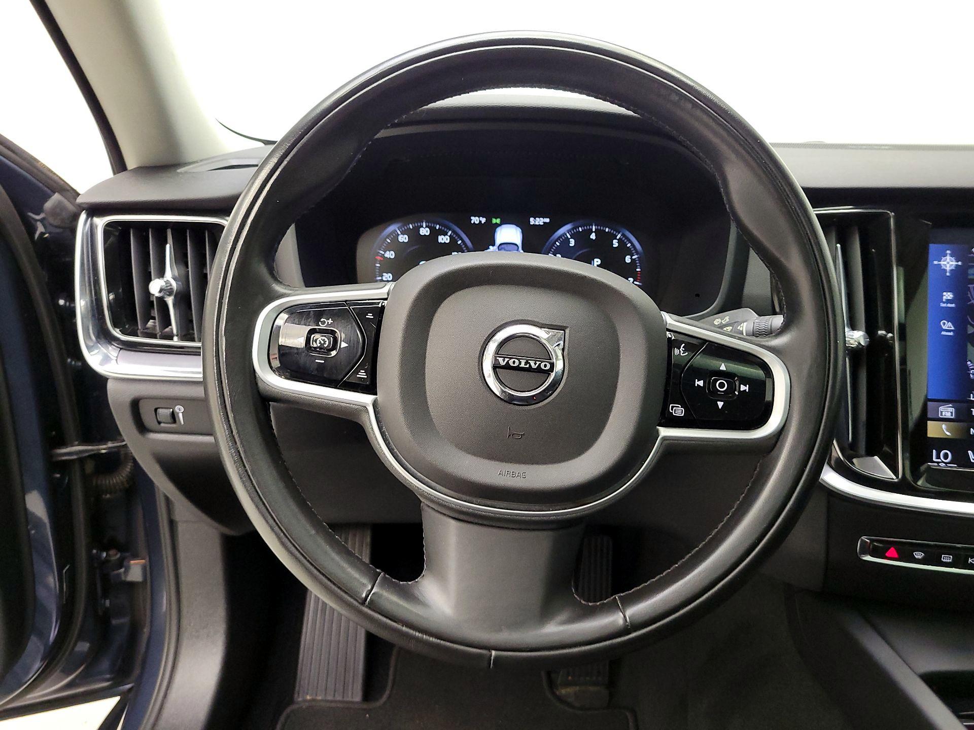 Thumbnail: 2020 Volvo S60 - 10