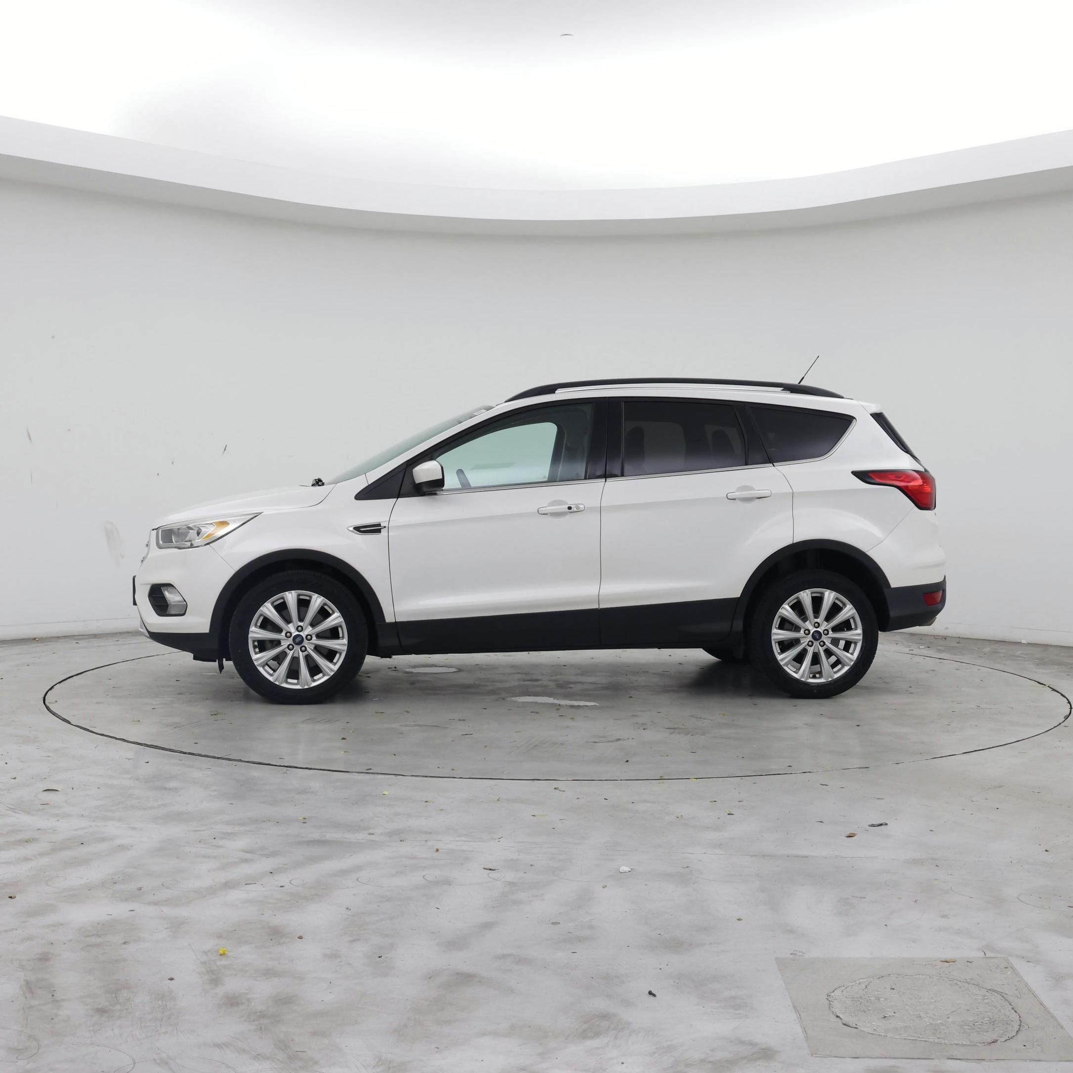 Thumbnail: 2019 Ford Escape - 3