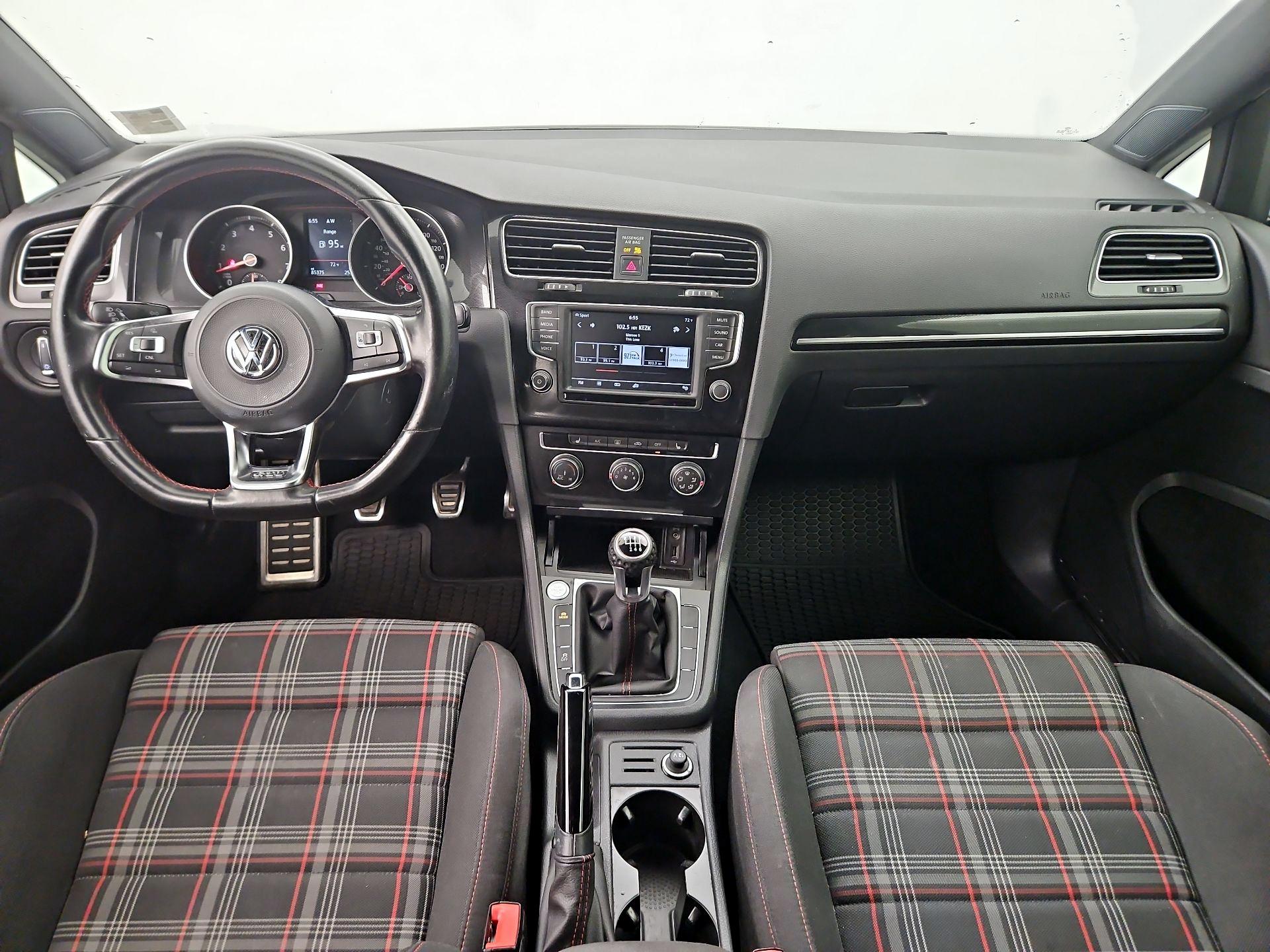 Thumbnail: 2017 Volkswagen Golf - 9