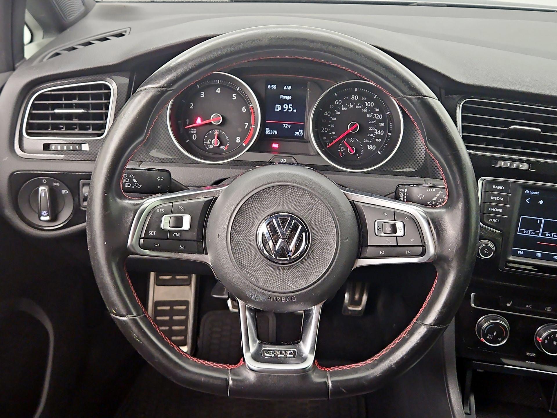 Thumbnail: 2017 Volkswagen Golf - 10