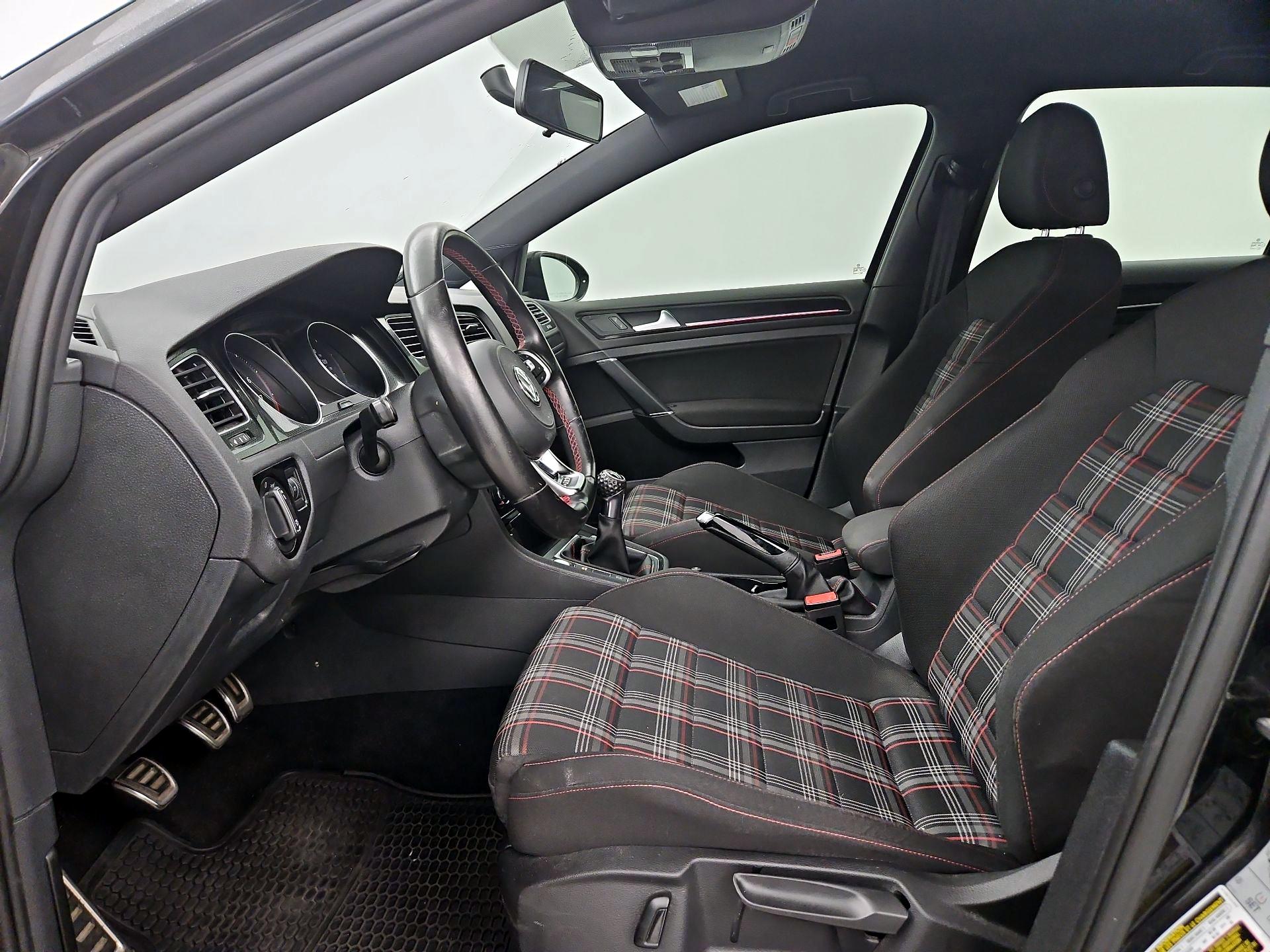 Thumbnail: 2017 Volkswagen Golf - 11