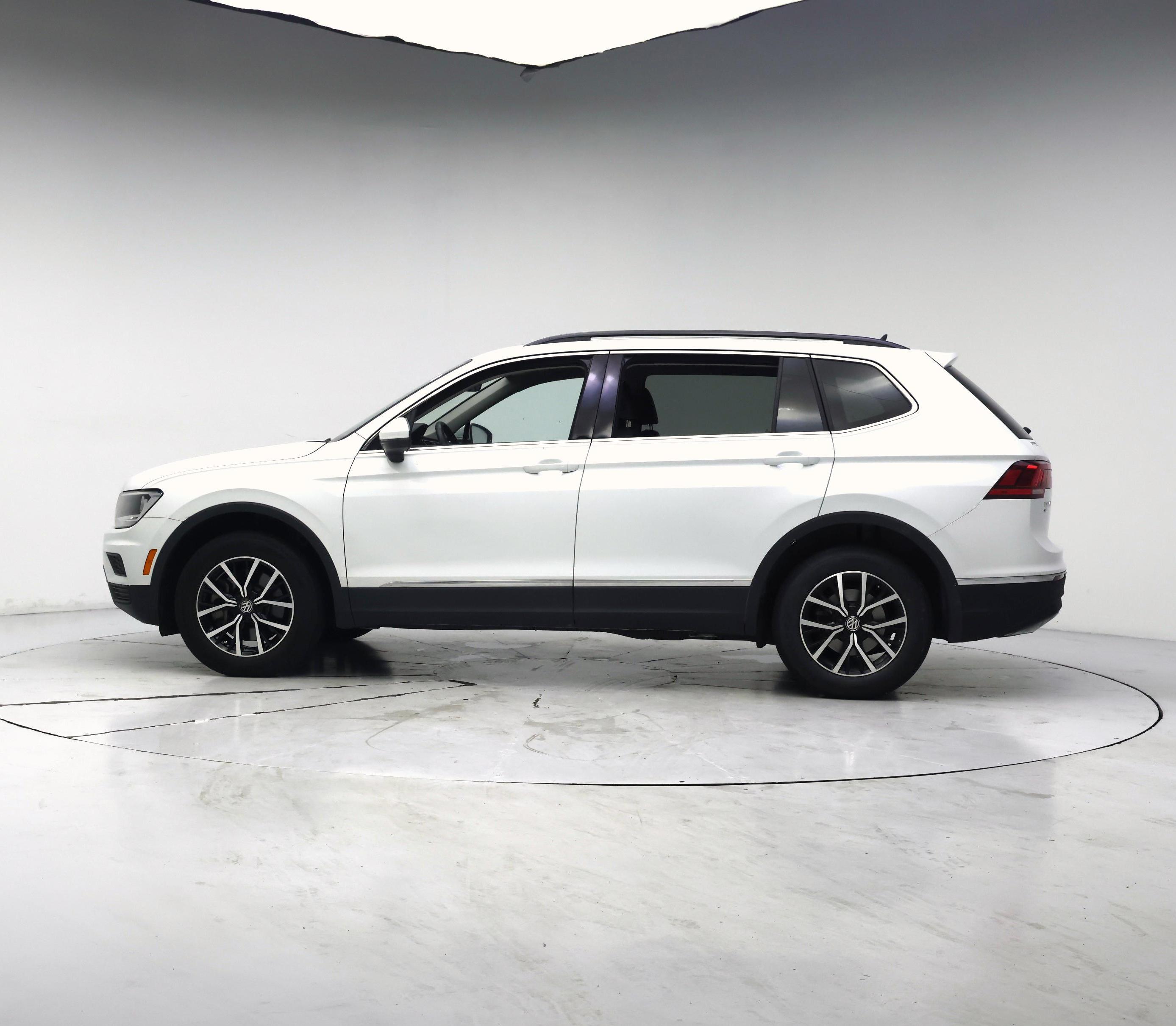 Thumbnail: 2021 Volkswagen Tiguan - 3