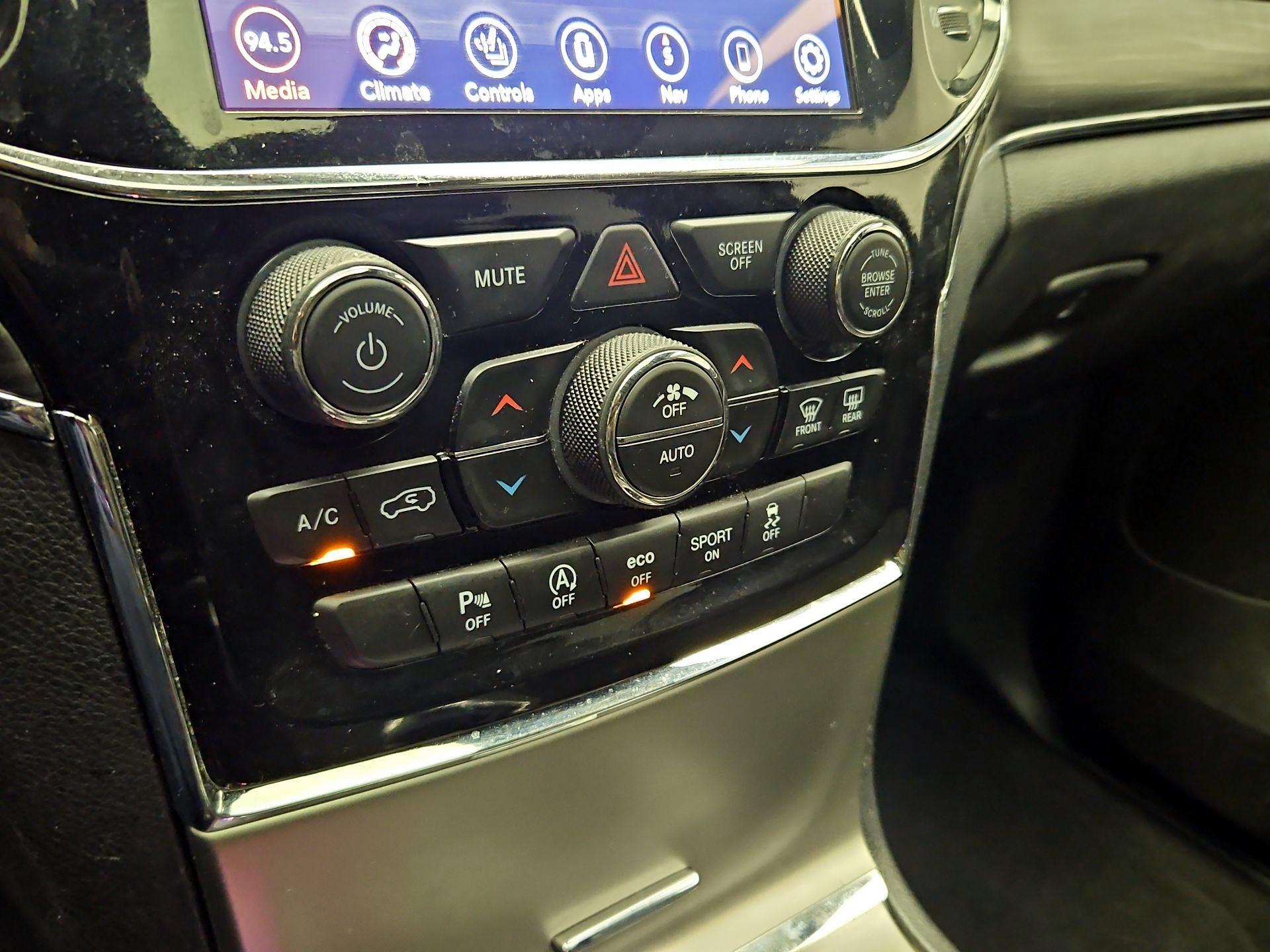 Thumbnail: 2020 Jeep Grand Cherokee - 17