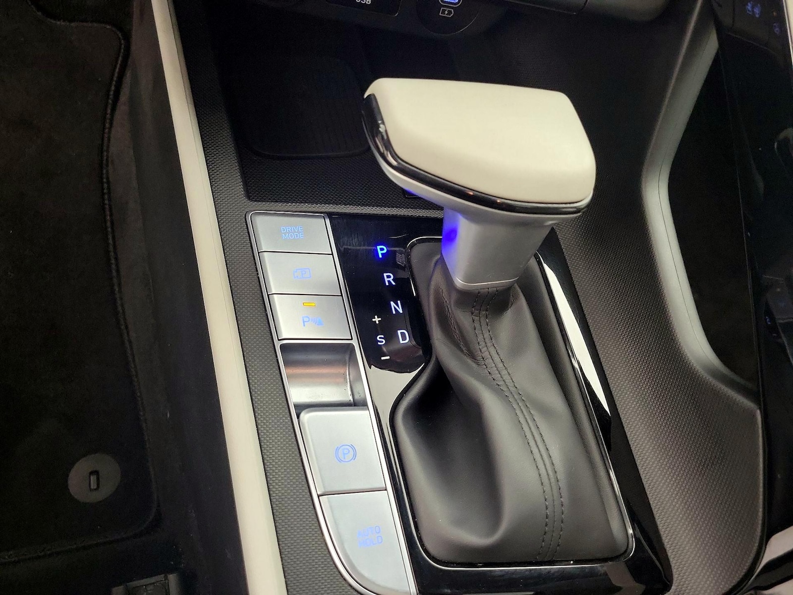 2024 Hyundai Elantra Limited - Photo 19