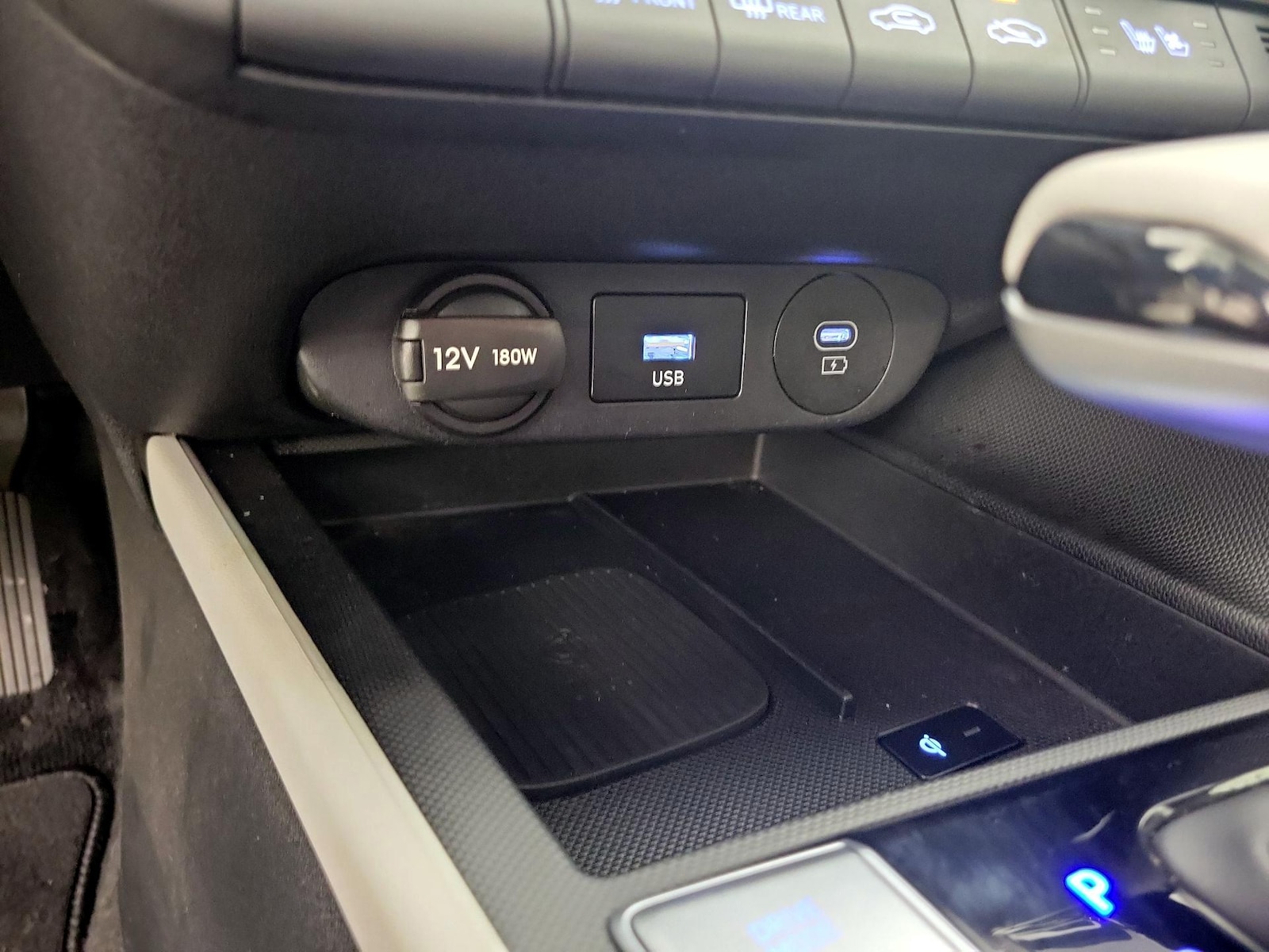 2024 Hyundai Elantra Limited - Photo 20