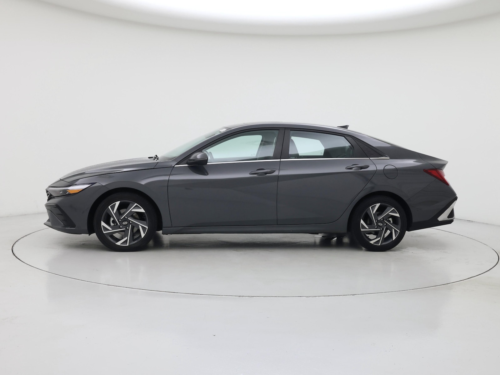 2024 Hyundai Elantra Limited - Photo 4