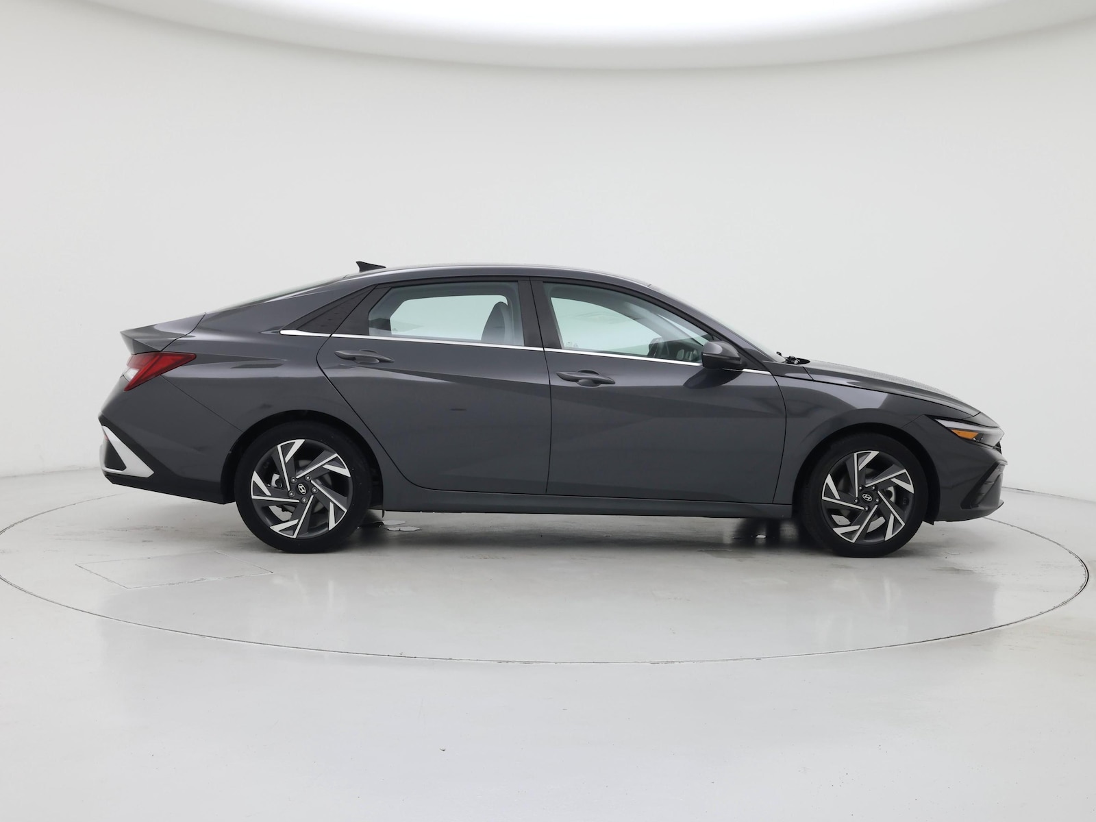 2024 Hyundai Elantra Limited - Photo 8