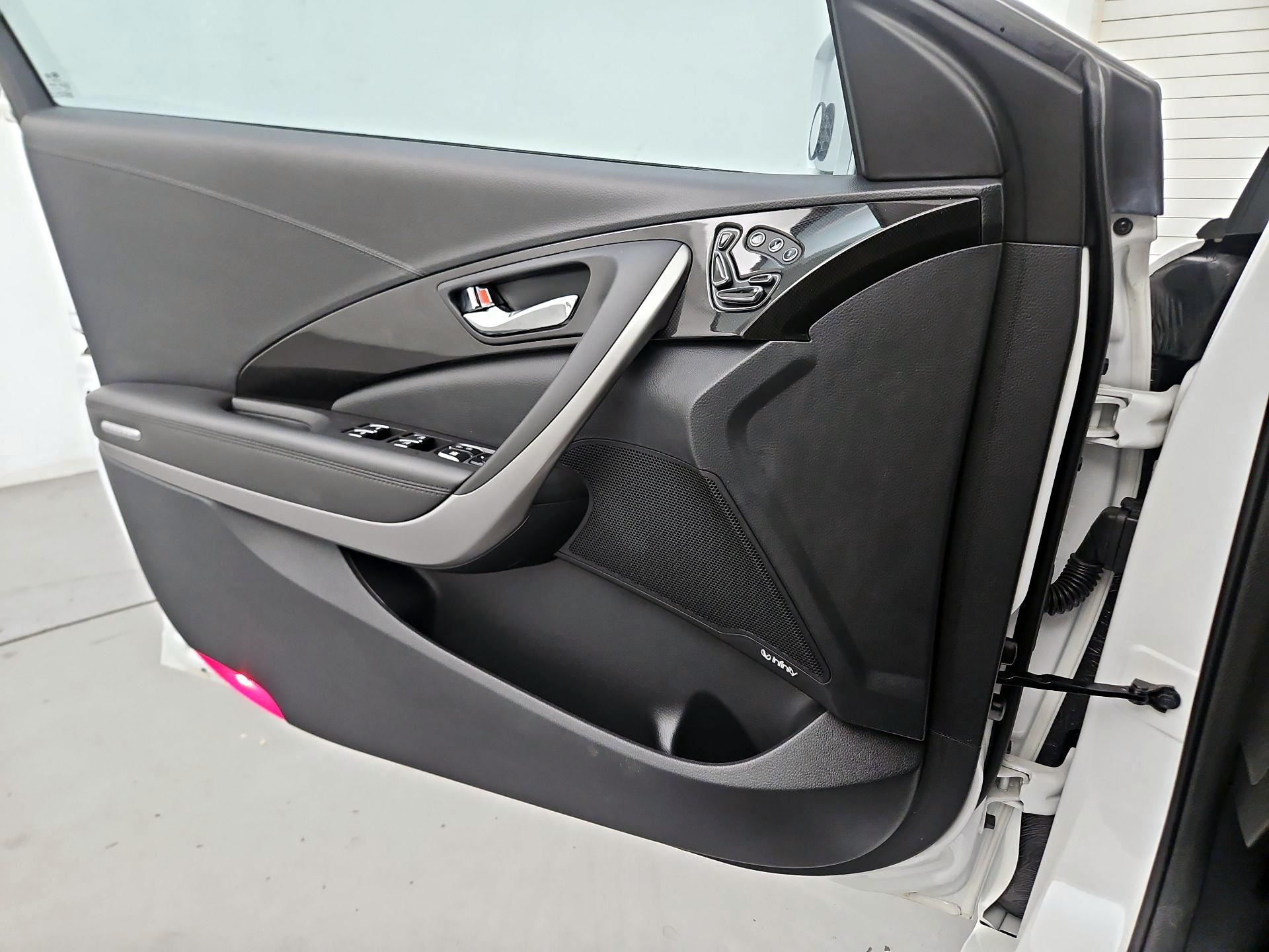 Thumbnail: 2017 Hyundai Azera - 10