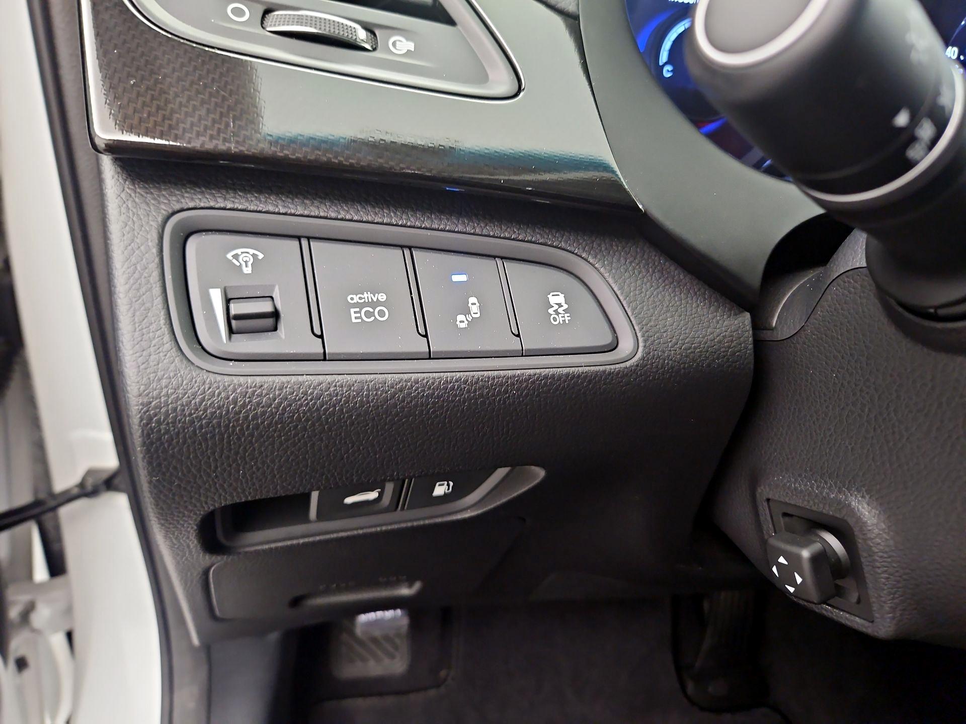 Thumbnail: 2017 Hyundai Azera - 11