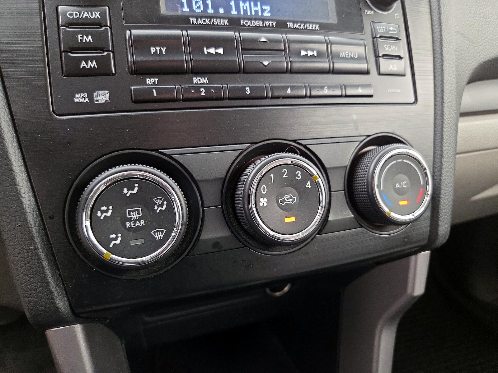 2015 Subaru Forester i - Photo 17