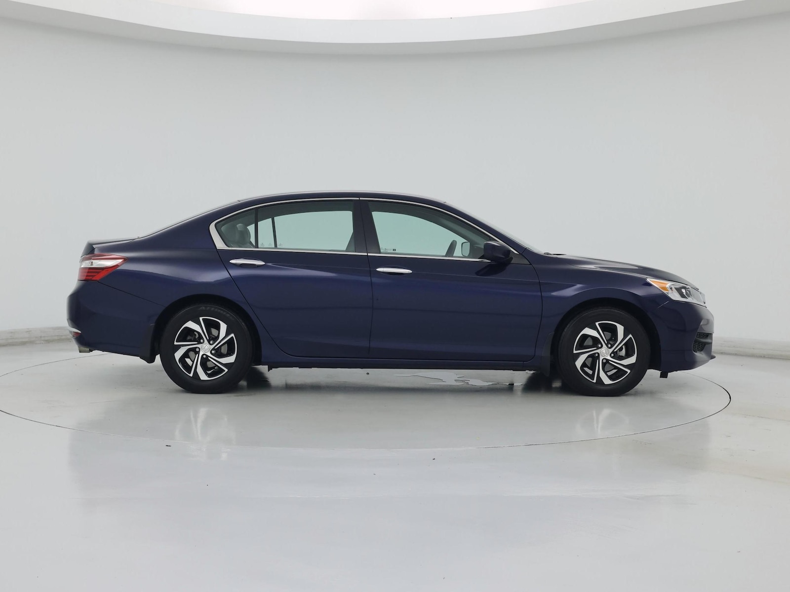 2017 Honda Accord LX - Photo 8