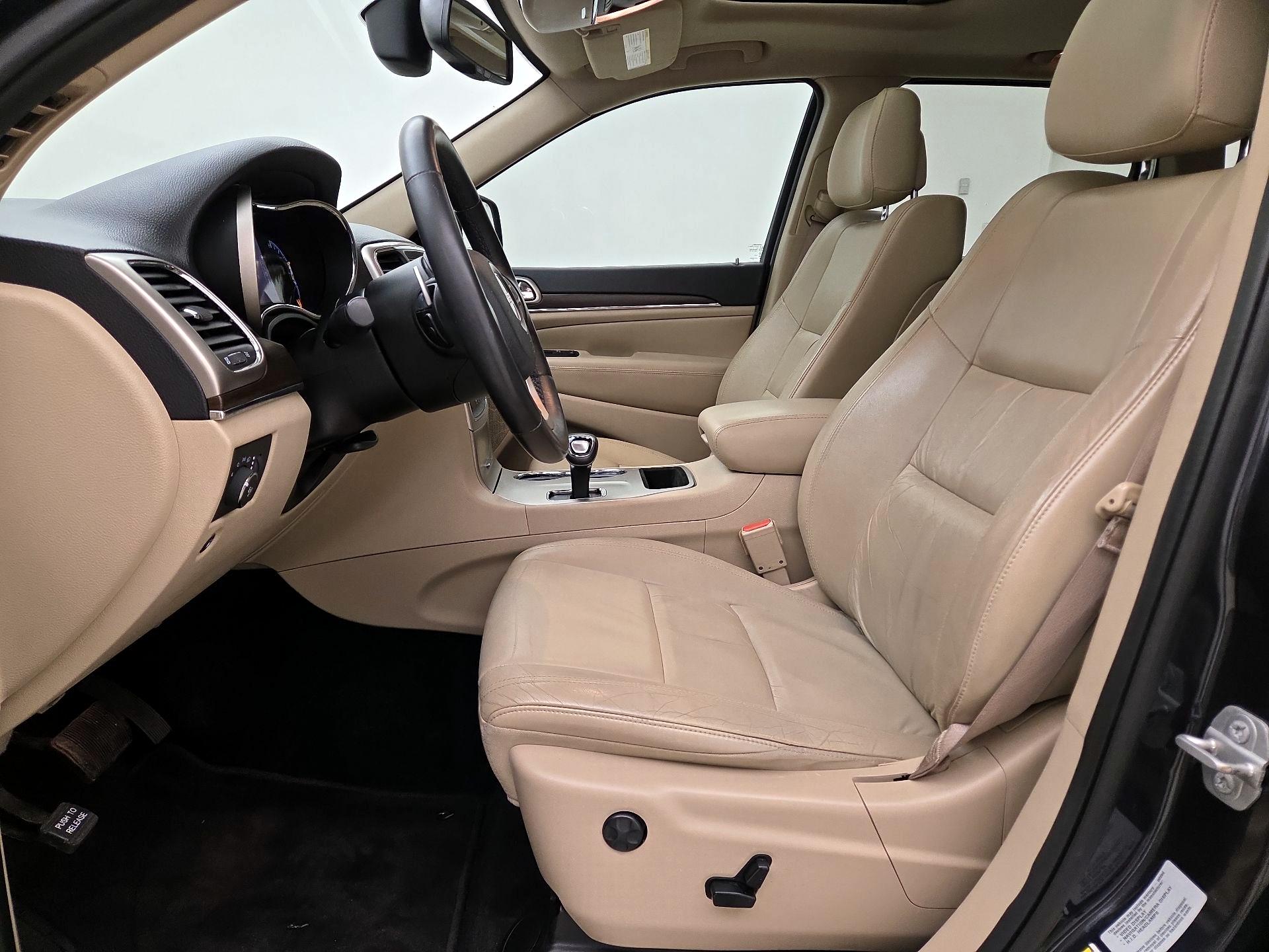 Thumbnail: 2015 Jeep Grand Cherokee - 11