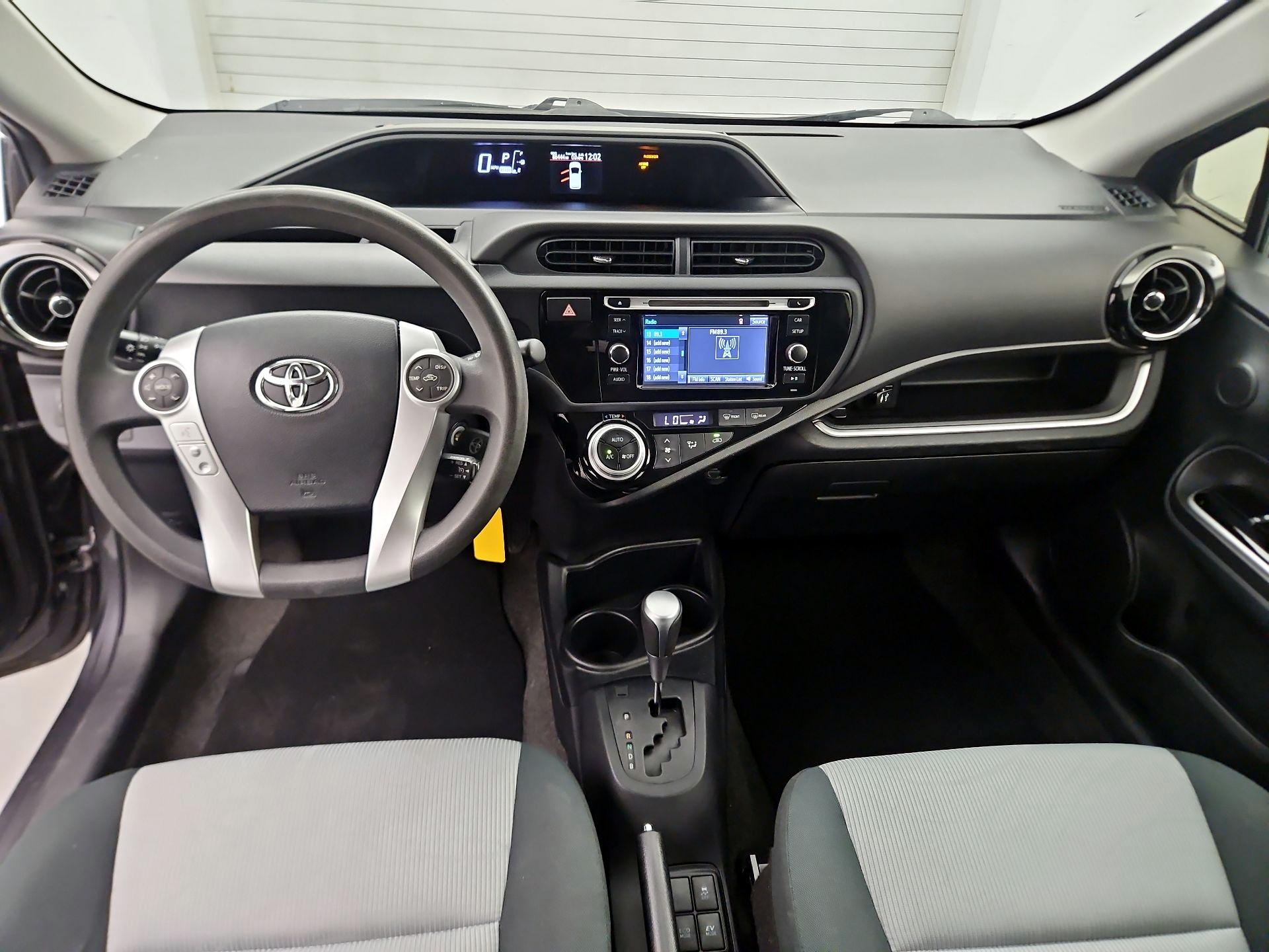 Thumbnail: 2015 Toyota Prius c - 9
