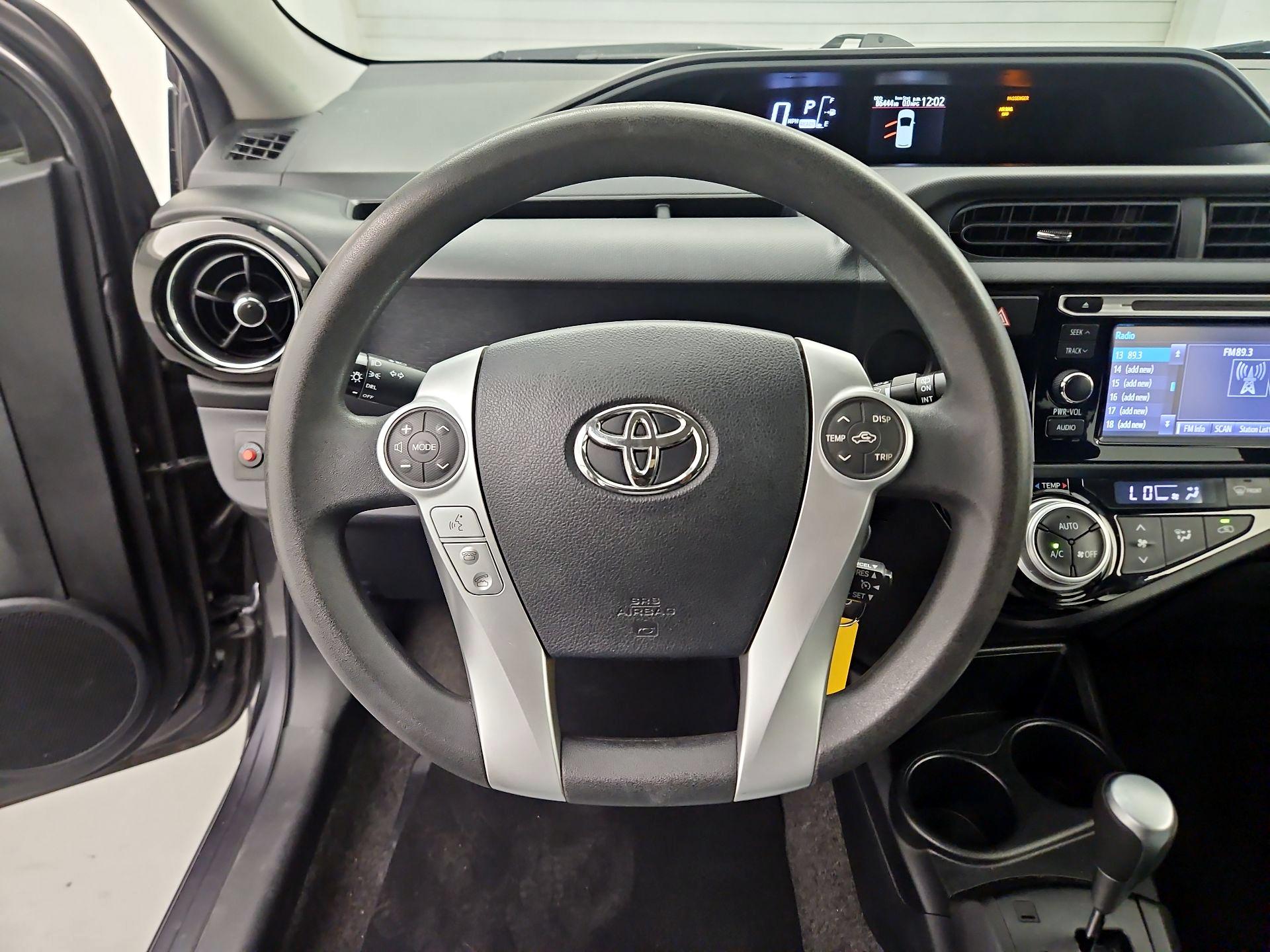 Thumbnail: 2015 Toyota Prius c - 10