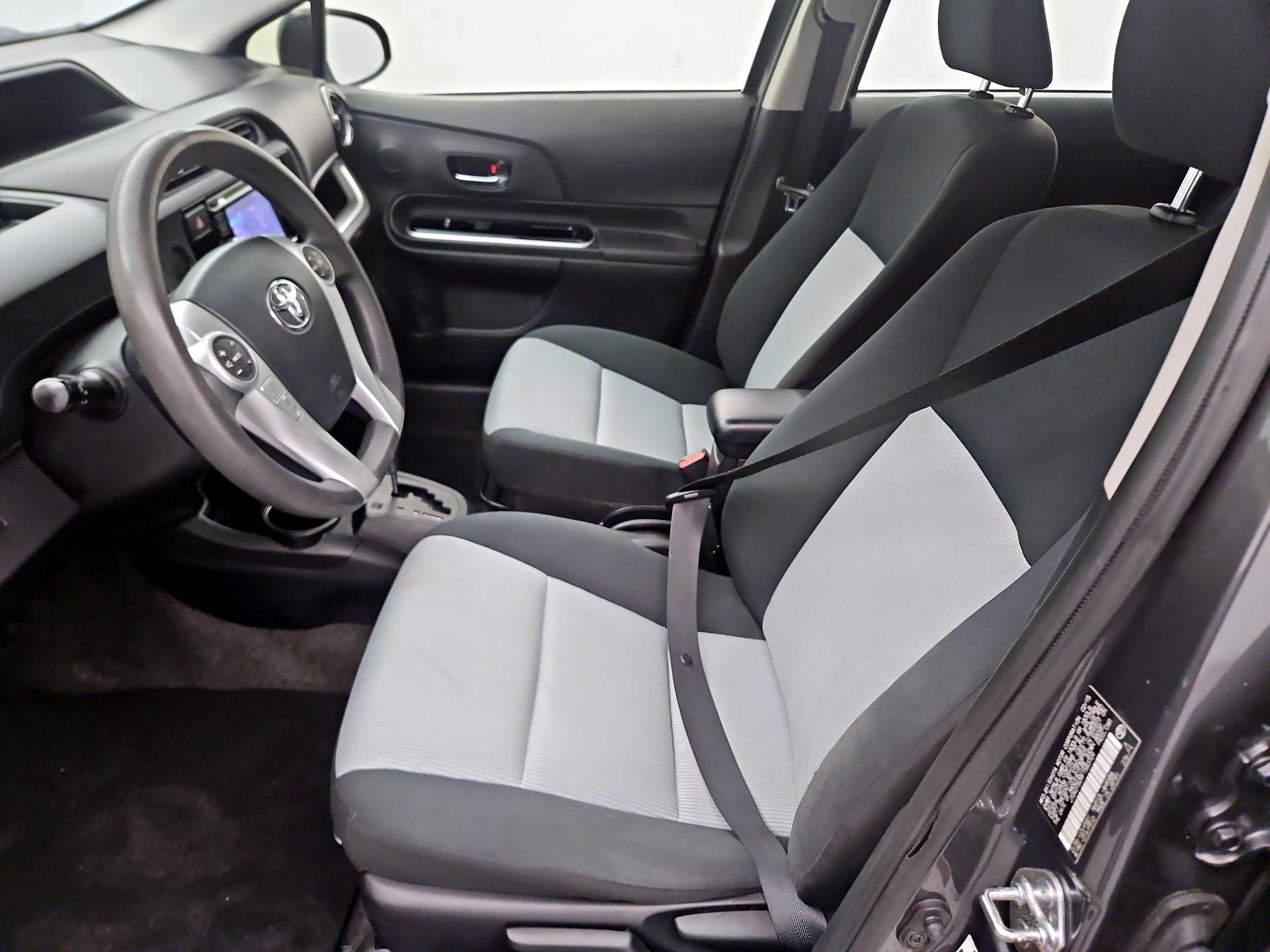 Thumbnail: 2015 Toyota Prius c - 11